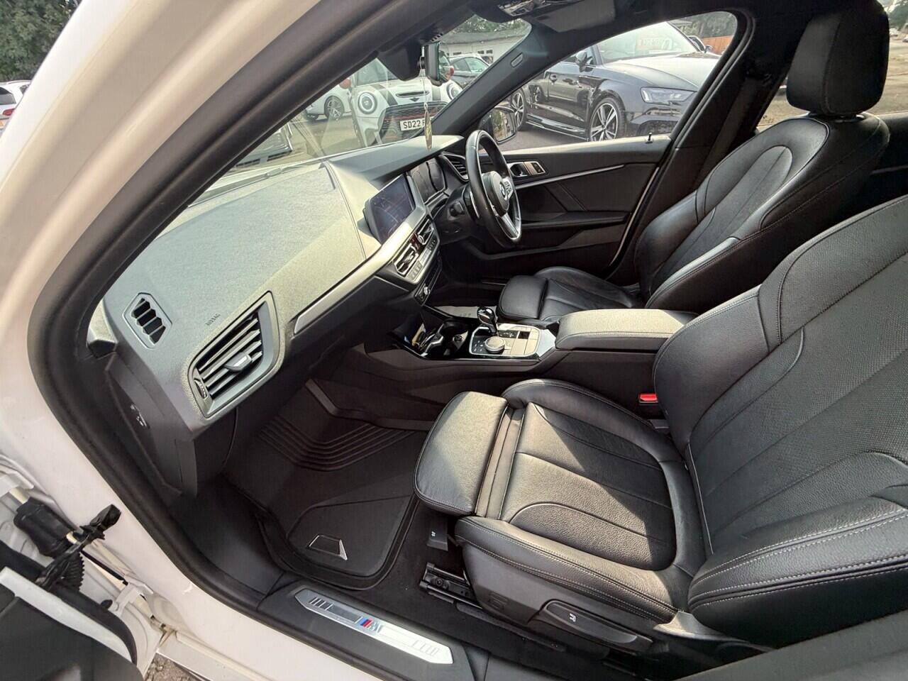 BMW 1 Series view 26
