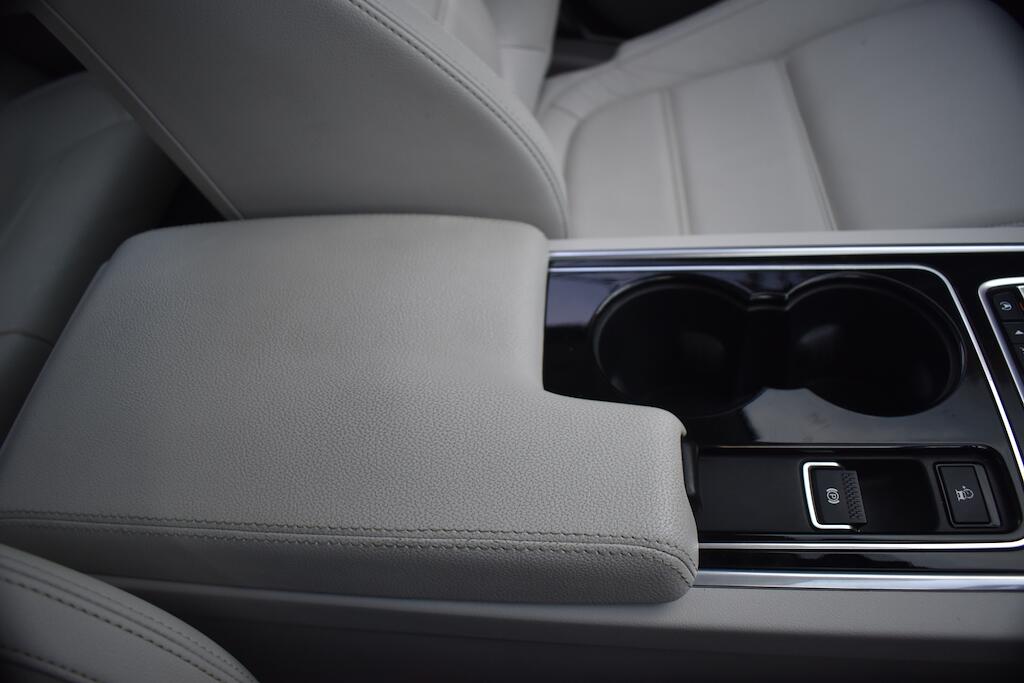 Jaguar Xe view 64