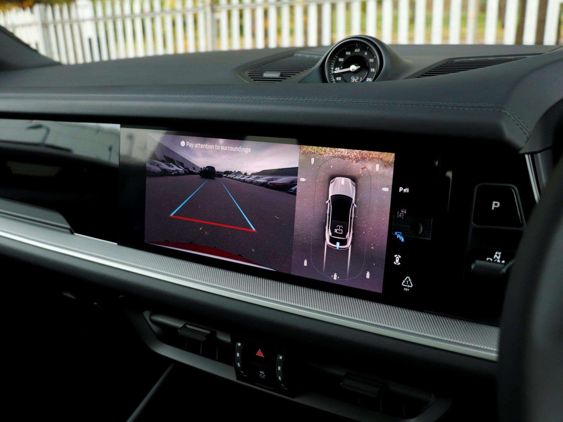 Porsche Cayenne view 16