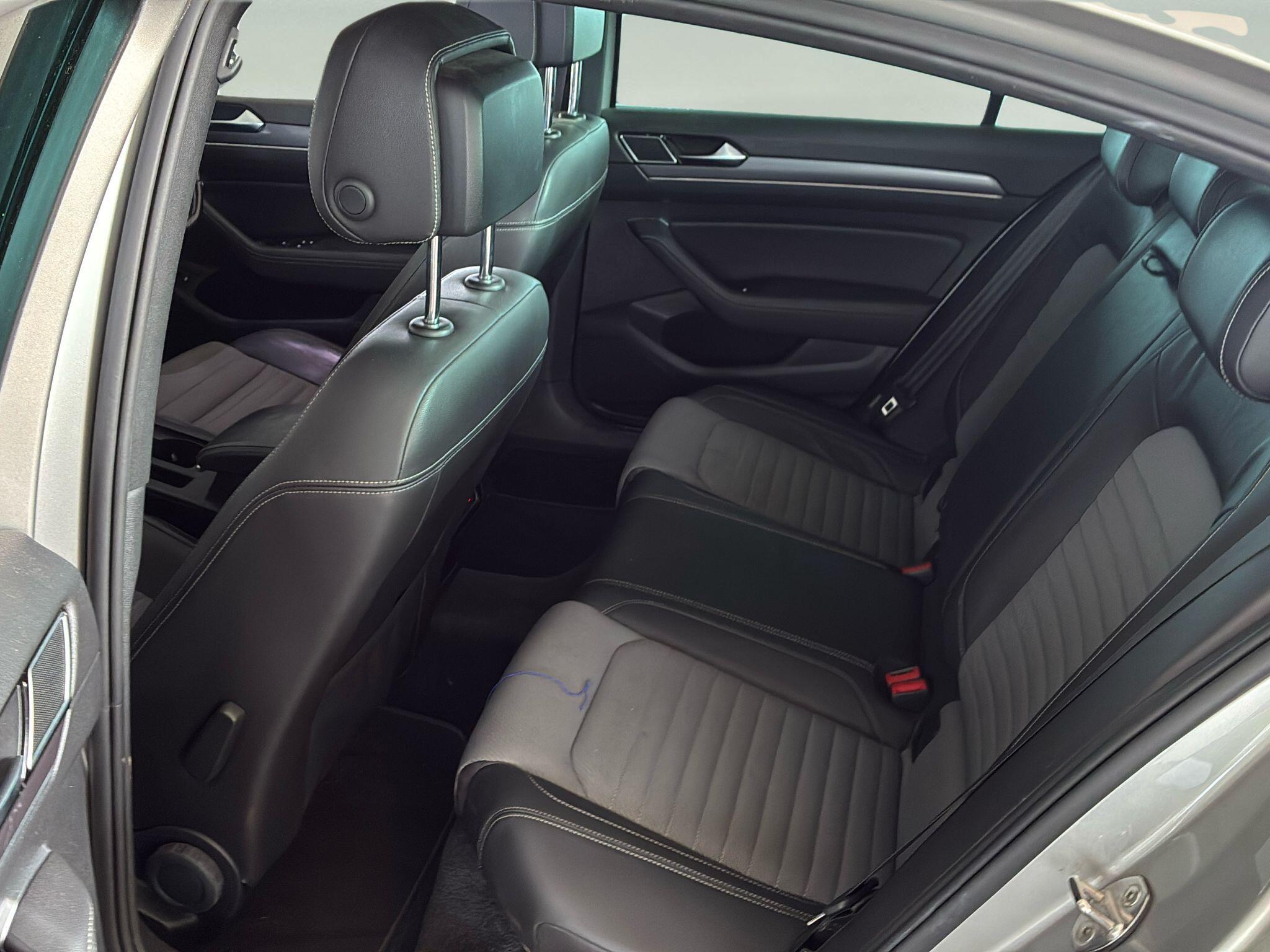 Volkswagen Passat view 9