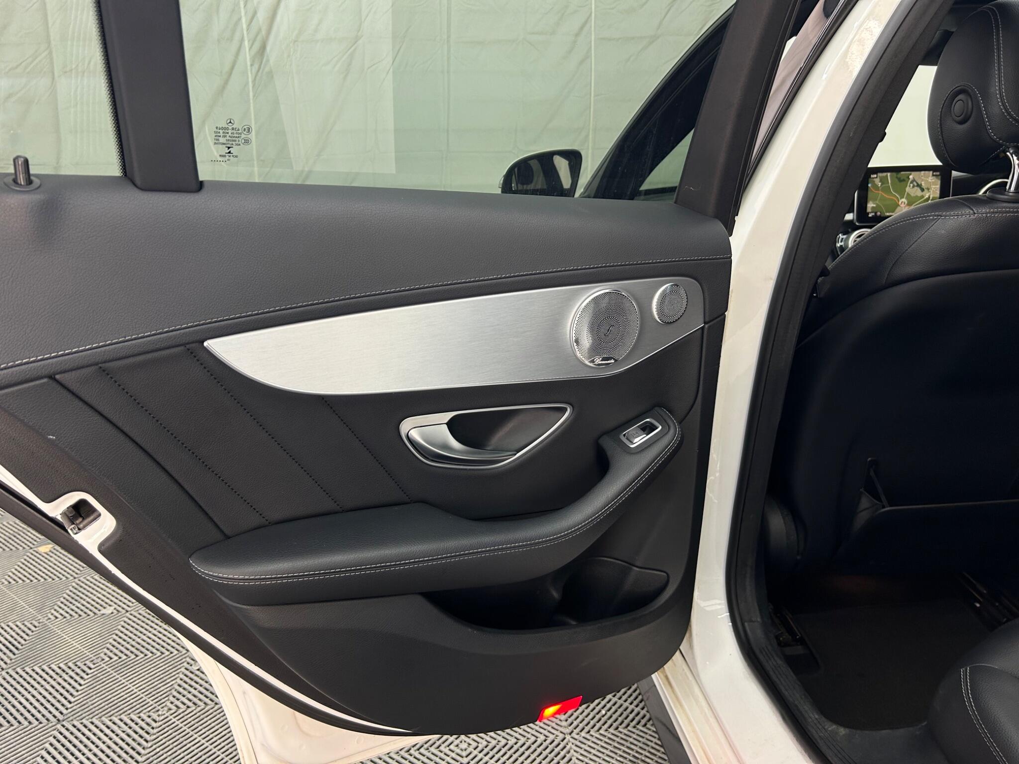 Mercedes-Benz C Class view 34