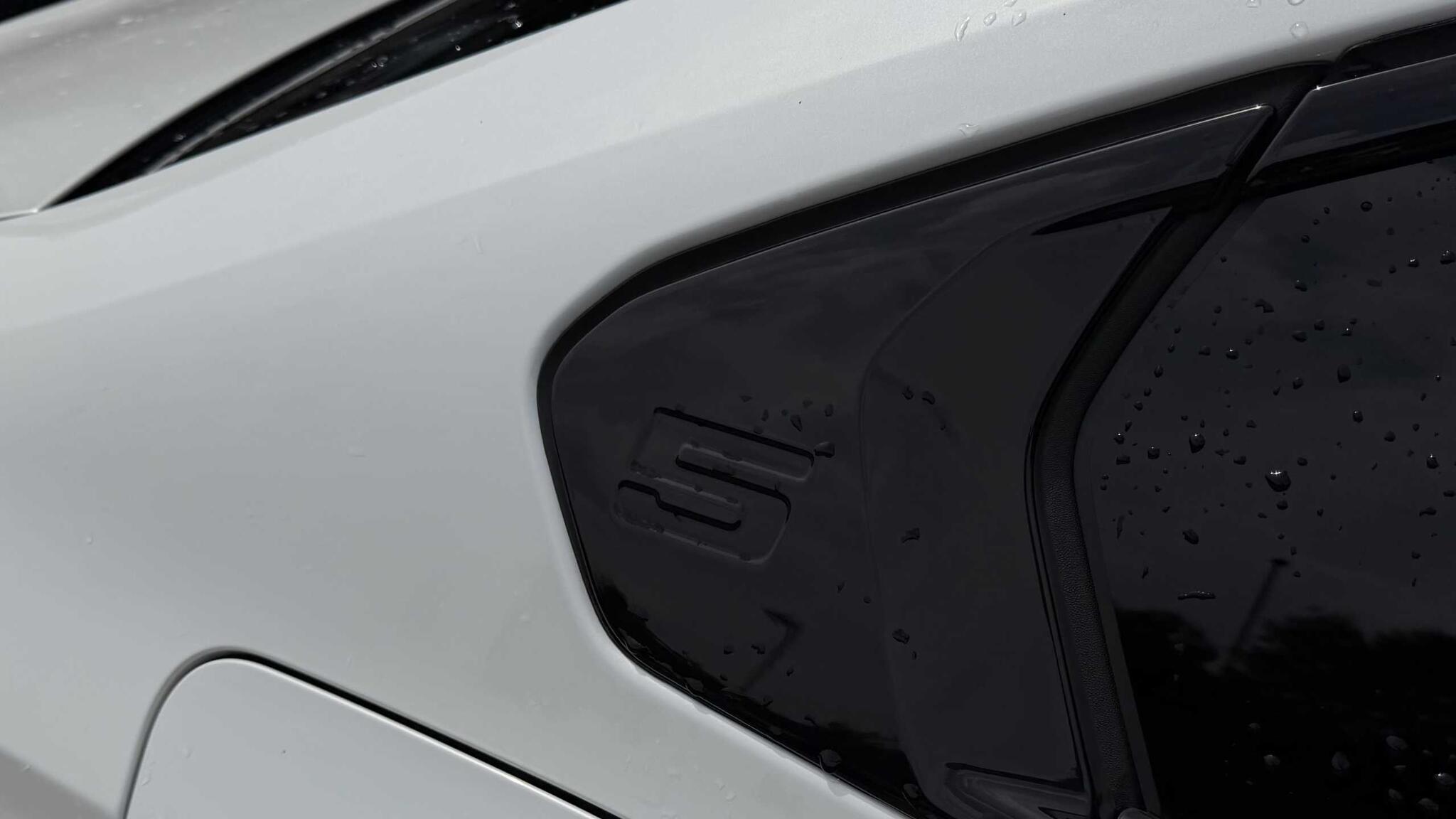 BMW 5 Series view 10