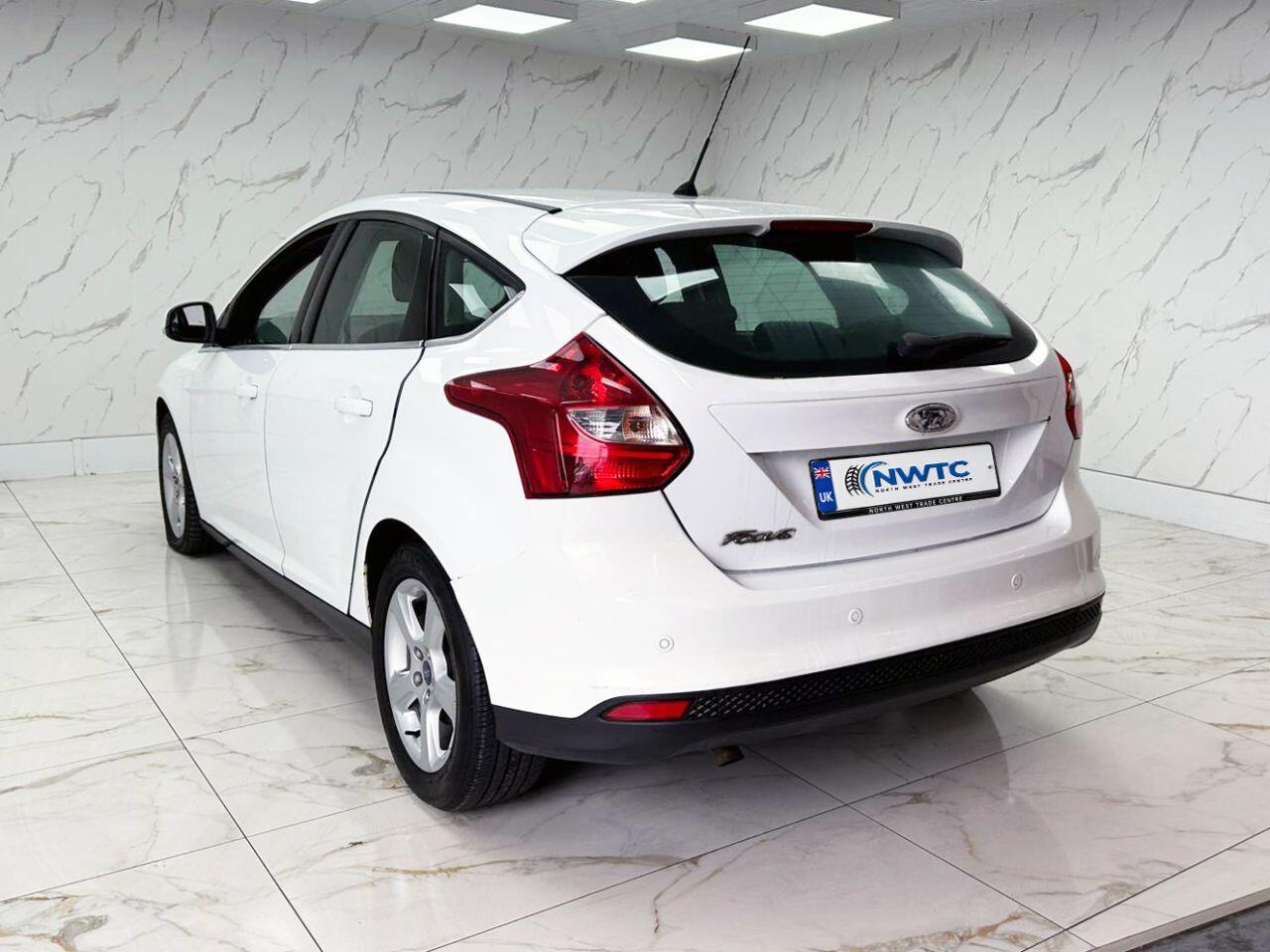 Ford Focus view 9