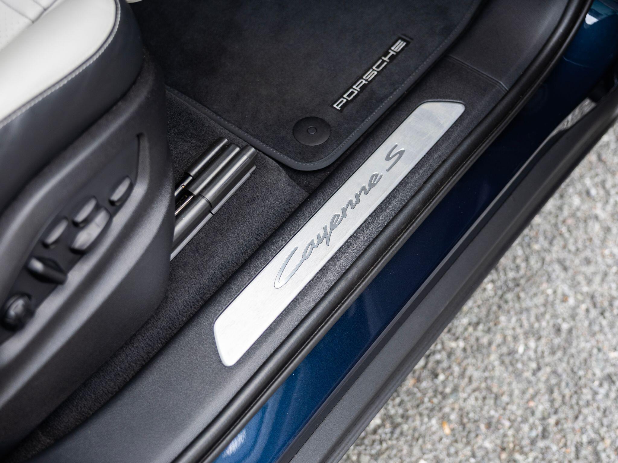 Porsche Cayenne view 27