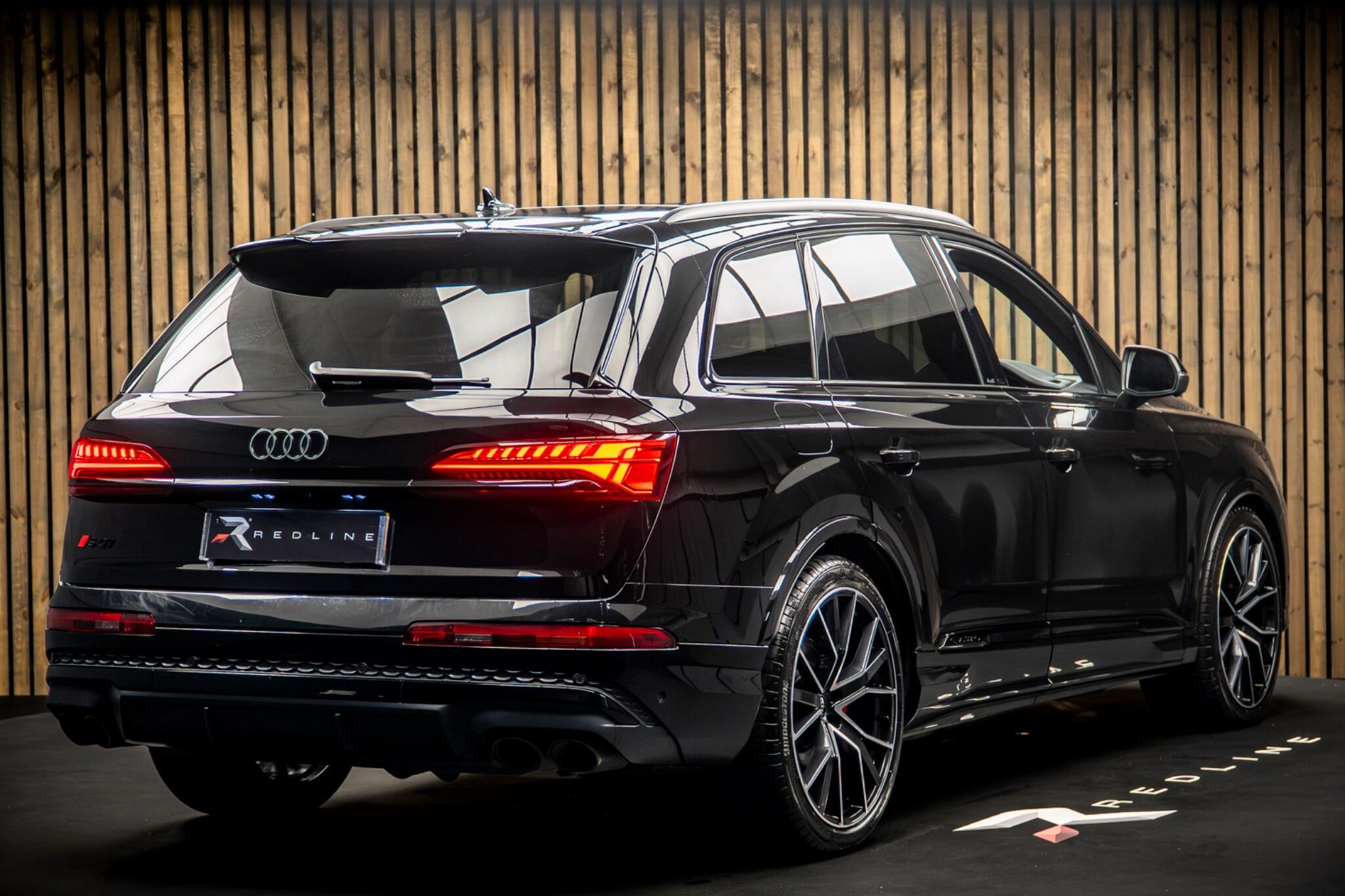 Audi SQ7 view 4