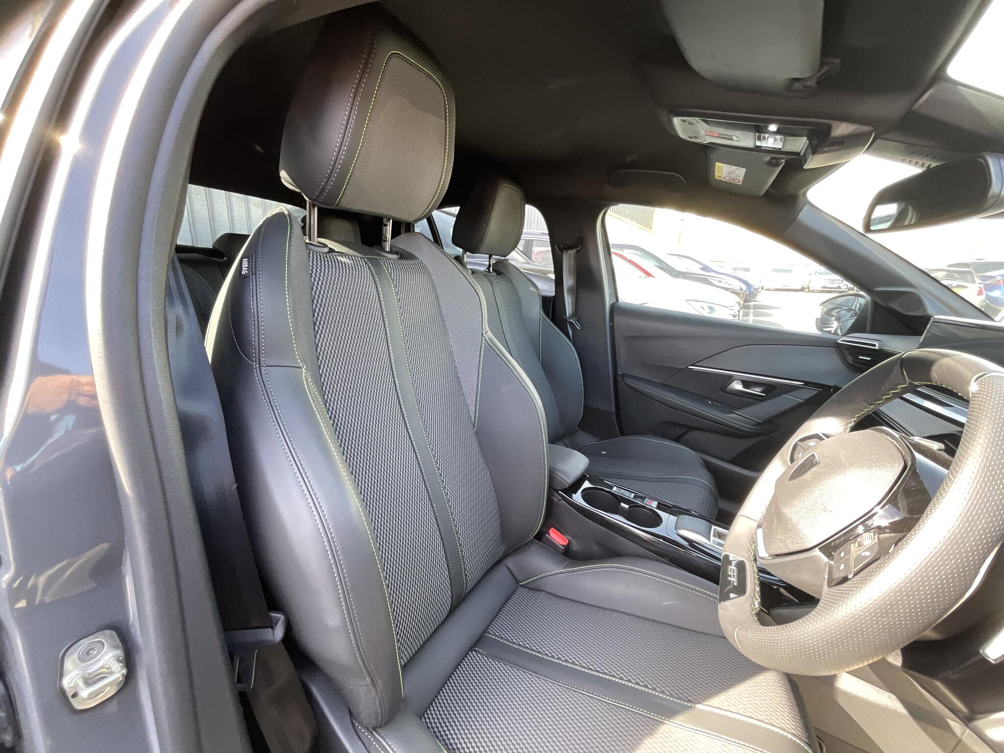 Peugeot 208 view 8