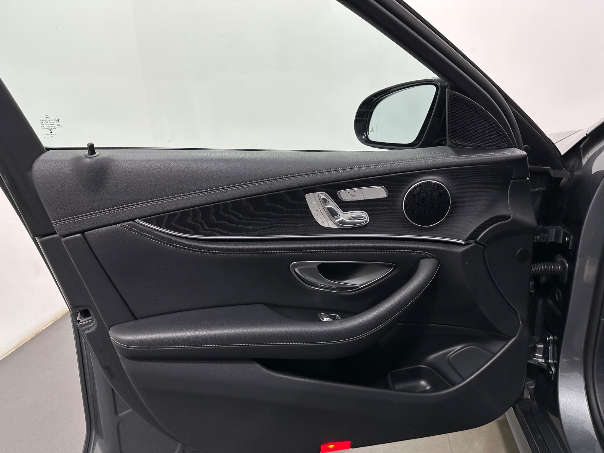 Mercedes-Benz E Class view 39