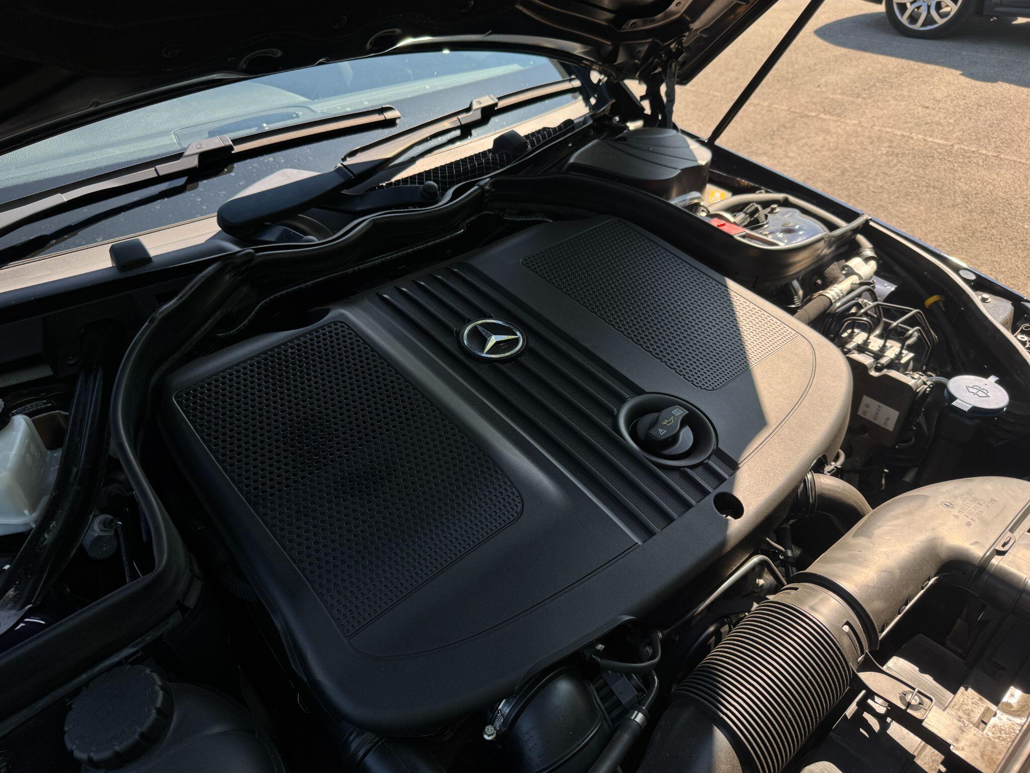 Mercedes-Benz E Class view 32