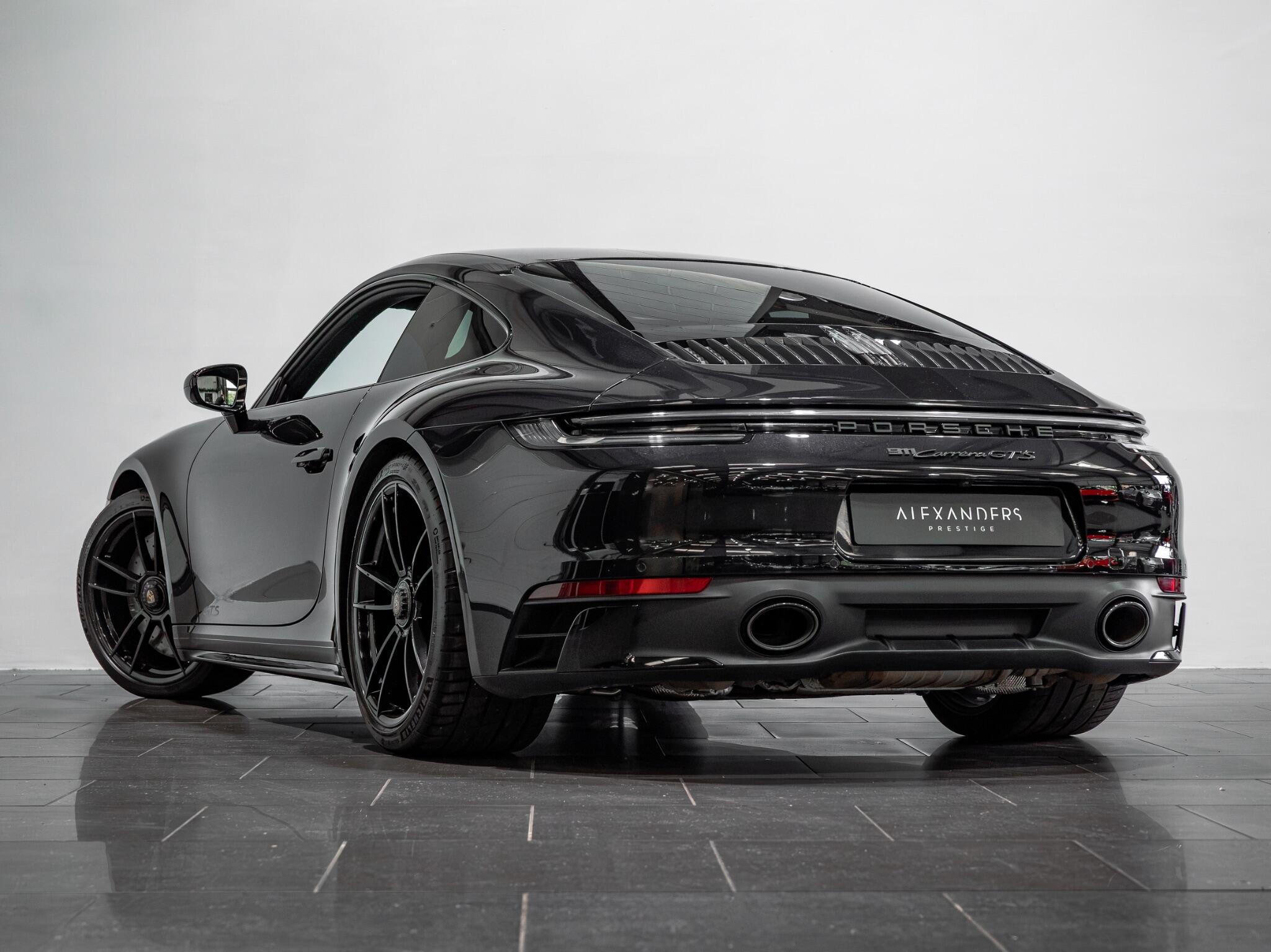 Porsche 911 view 8