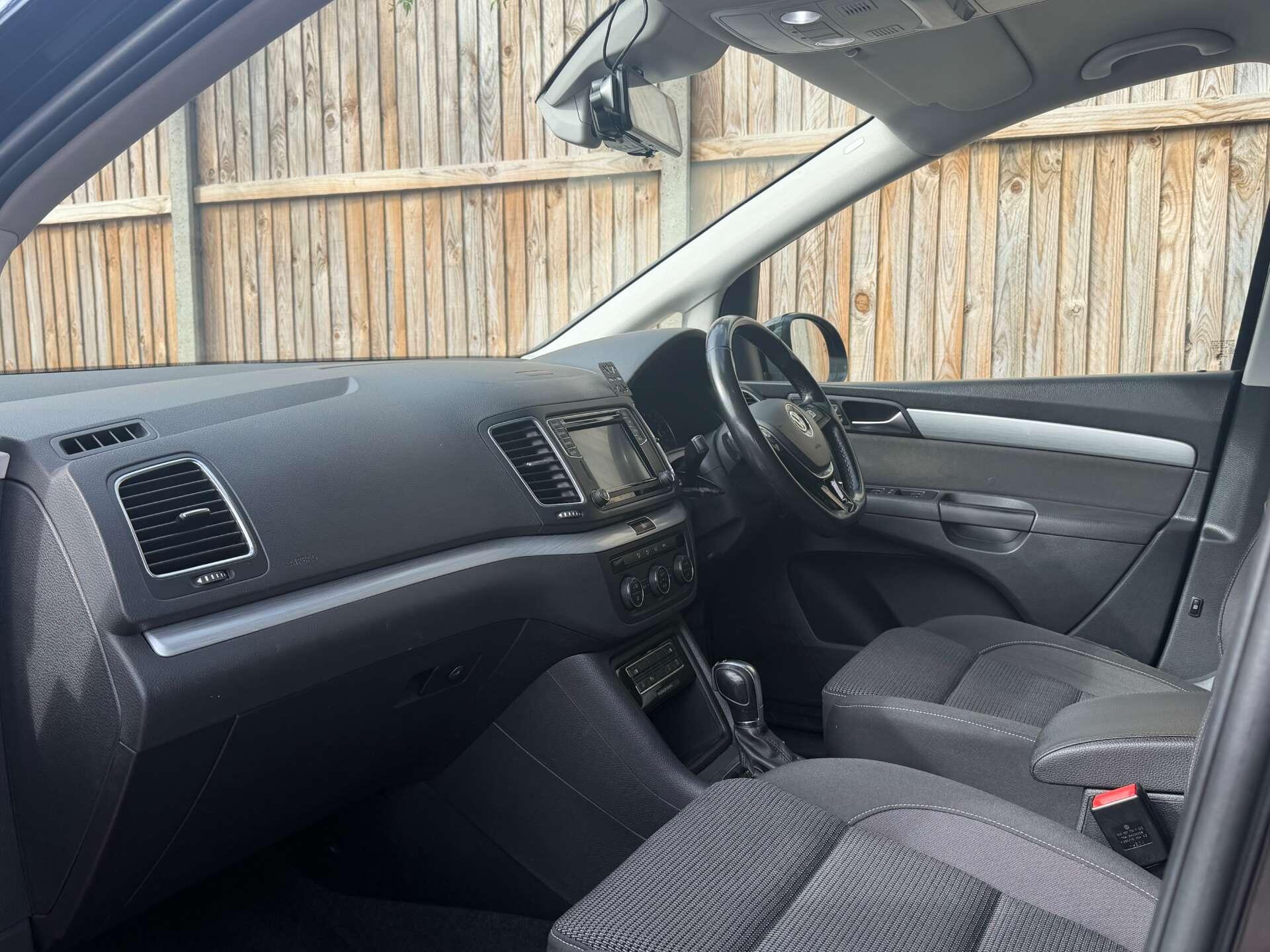 Volkswagen Sharan view 18