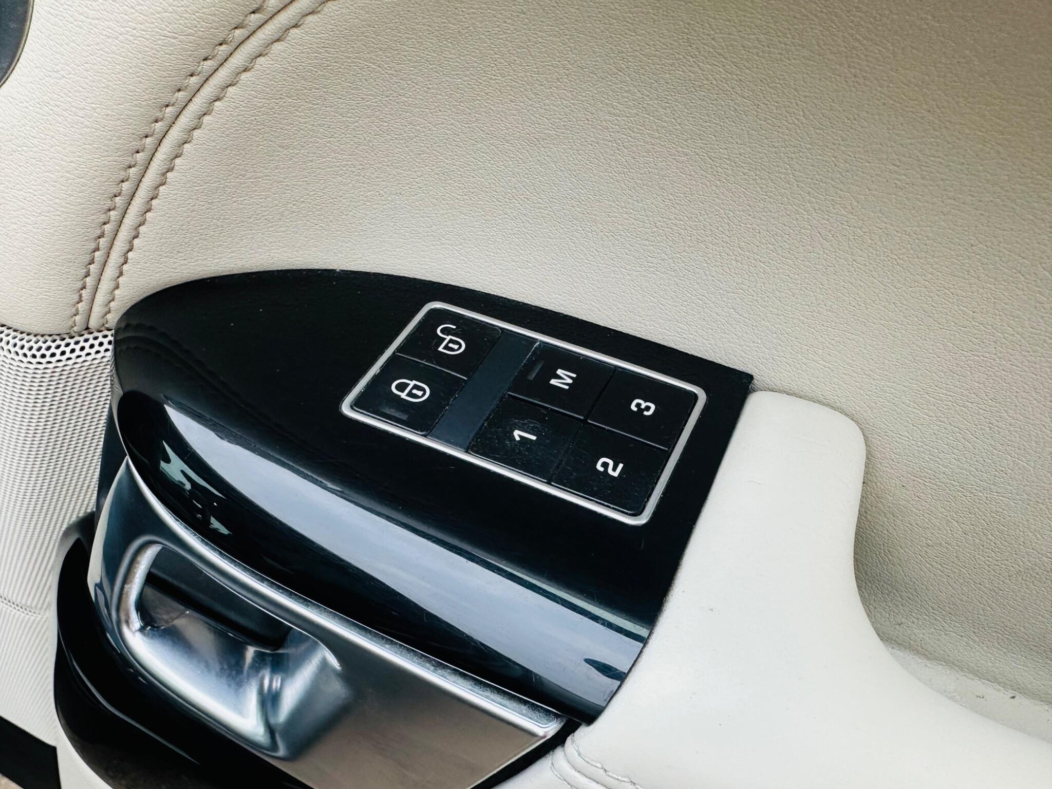 Land Rover Range Rover view 24