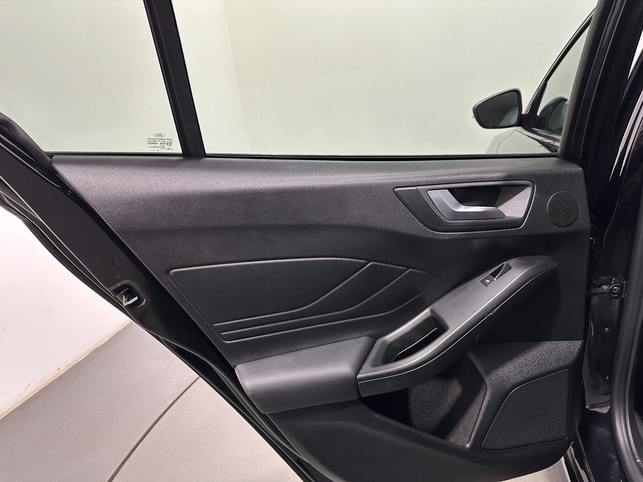 Ford Focus view 39