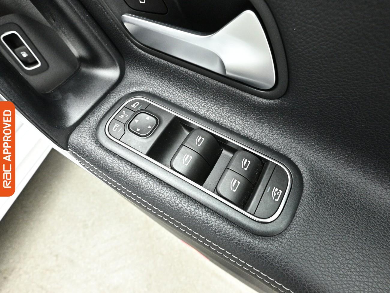 Mercedes-Benz Cla view 25
