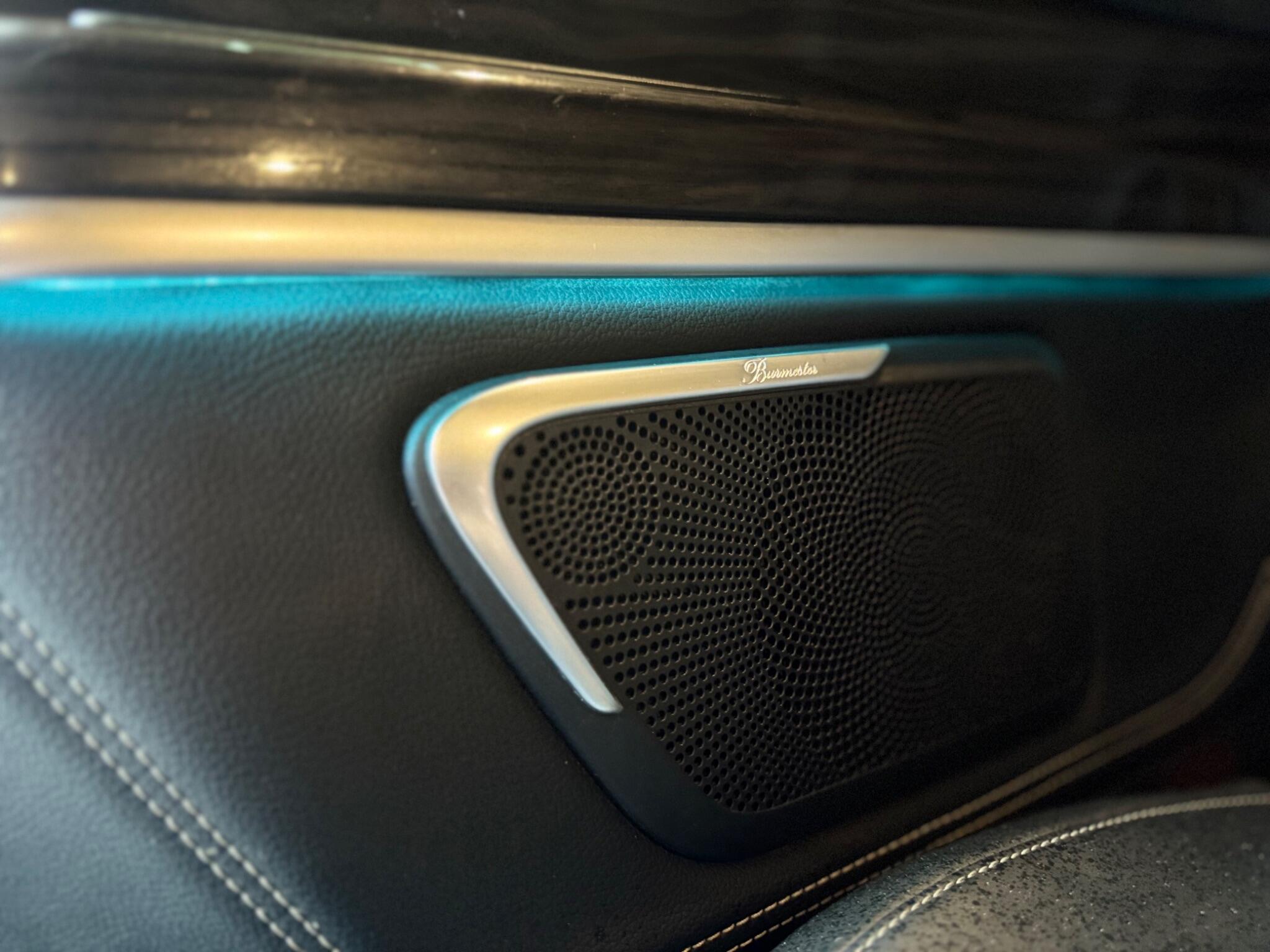 Mercedes-Benz V-Class view 61