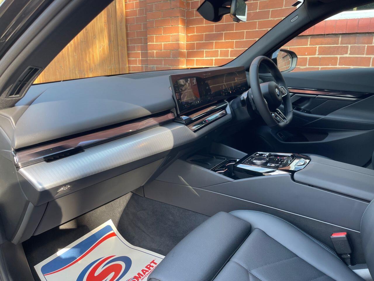 BMW 5 Series view 19