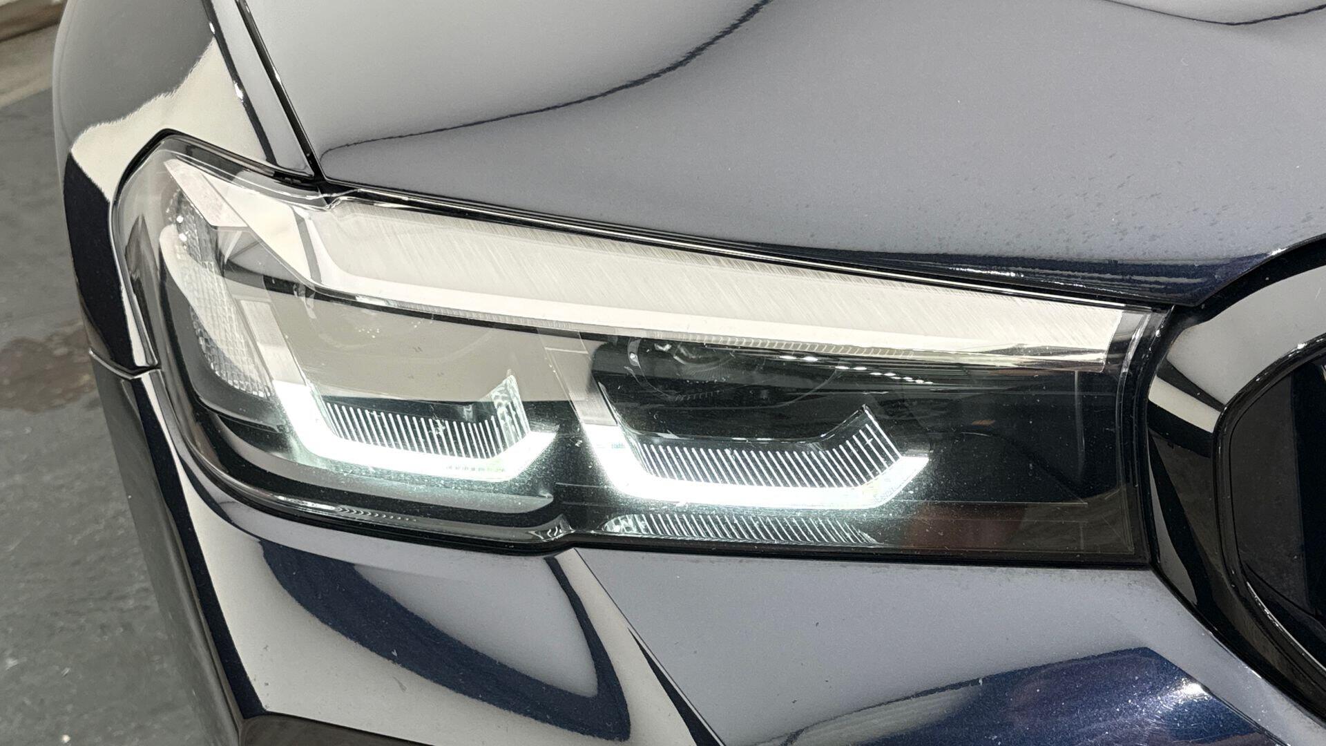 BMW 5 Series view 23