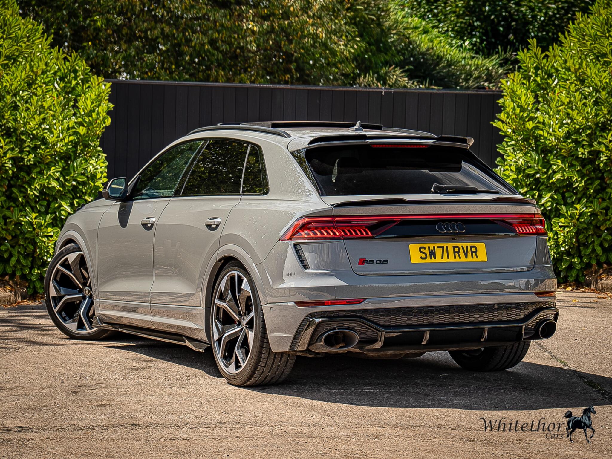Audi RS Q8 view 4