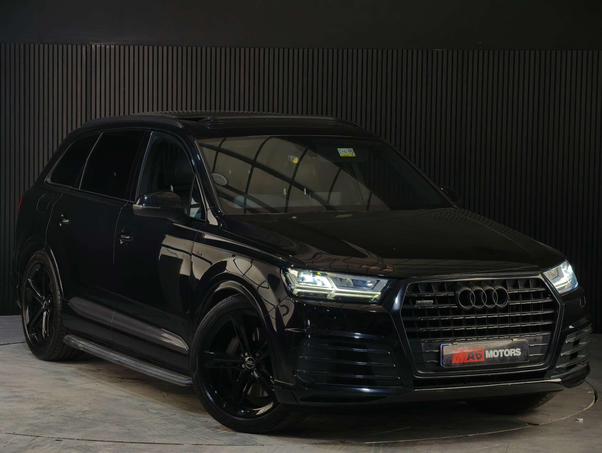 Audi Q7 view 3