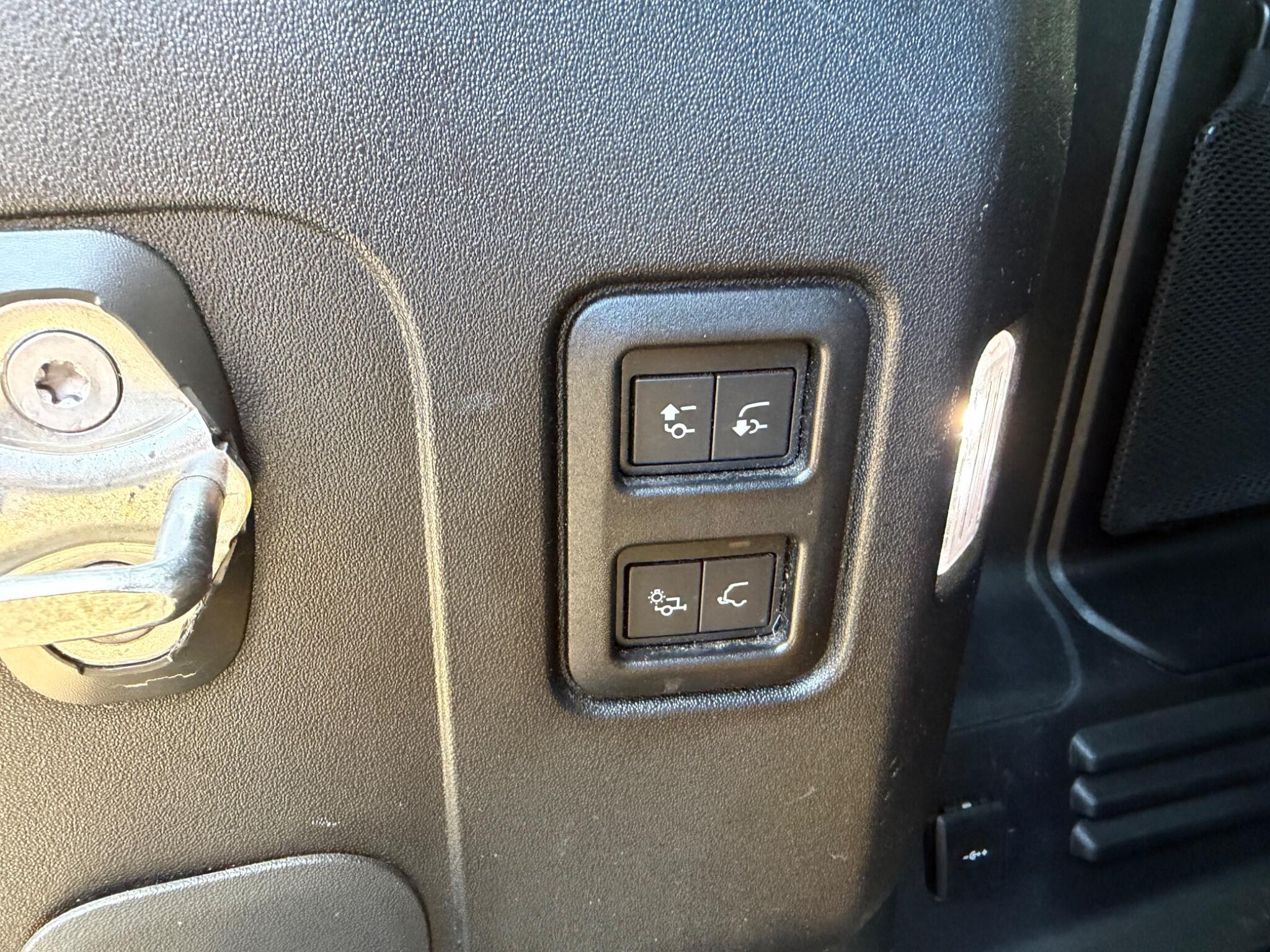 Land Rover Defender view 16
