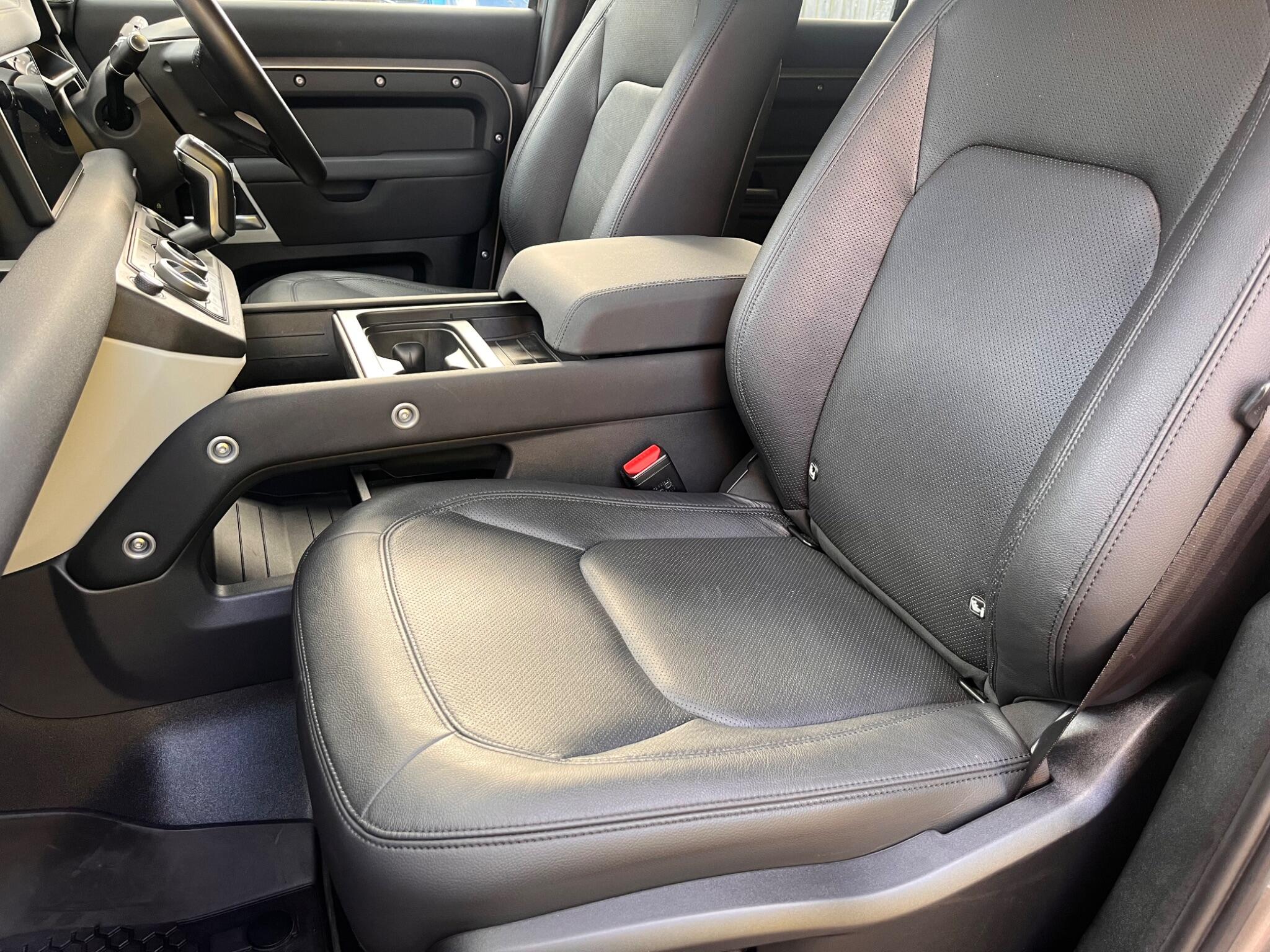 Land Rover Defender view 31