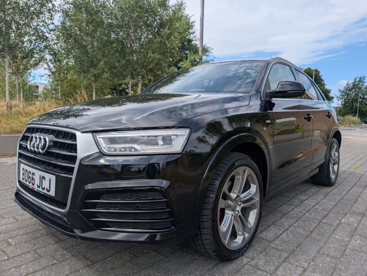 Audi Q3 view 20