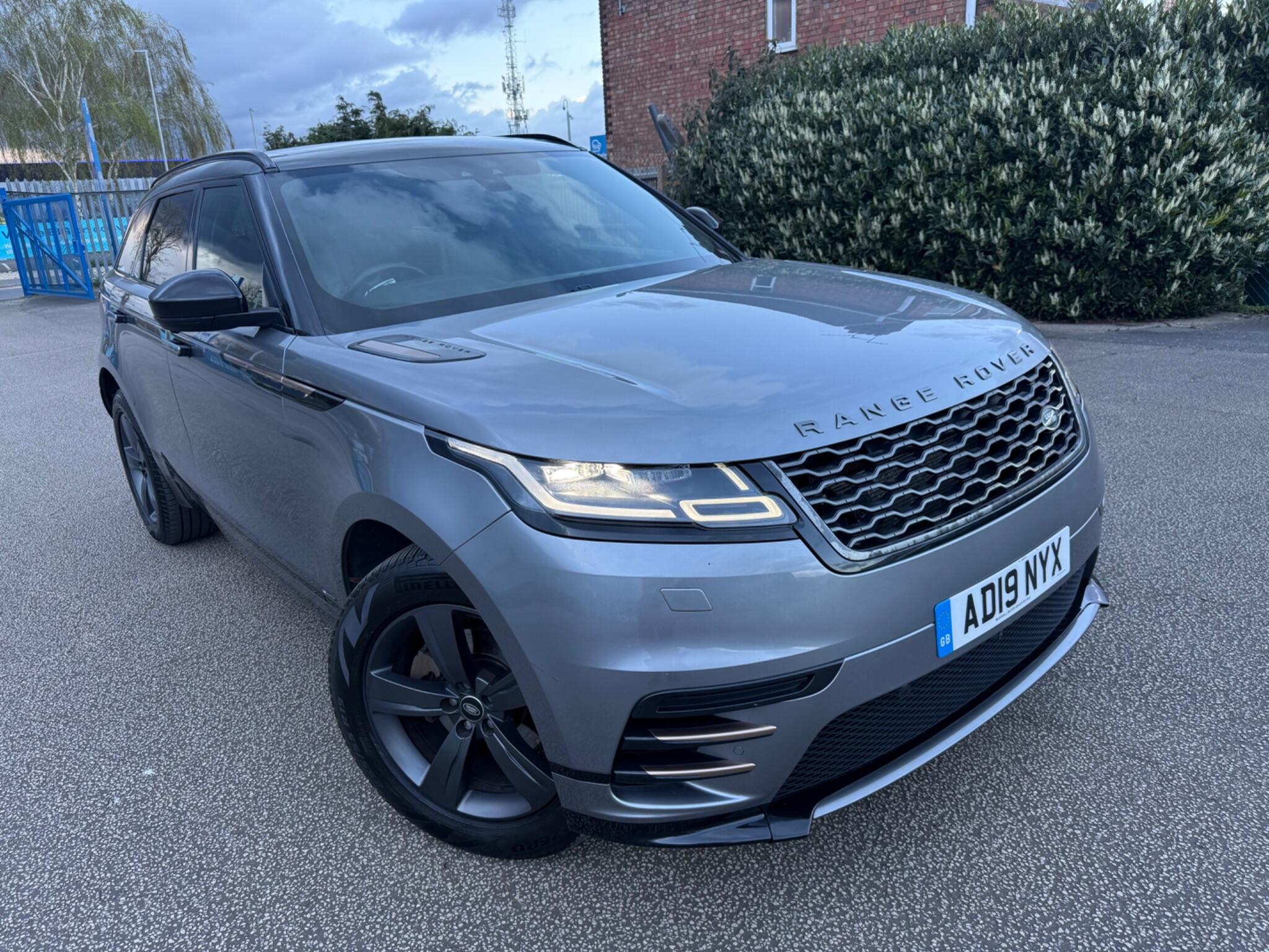 Land Rover Range Rover Velar view 2