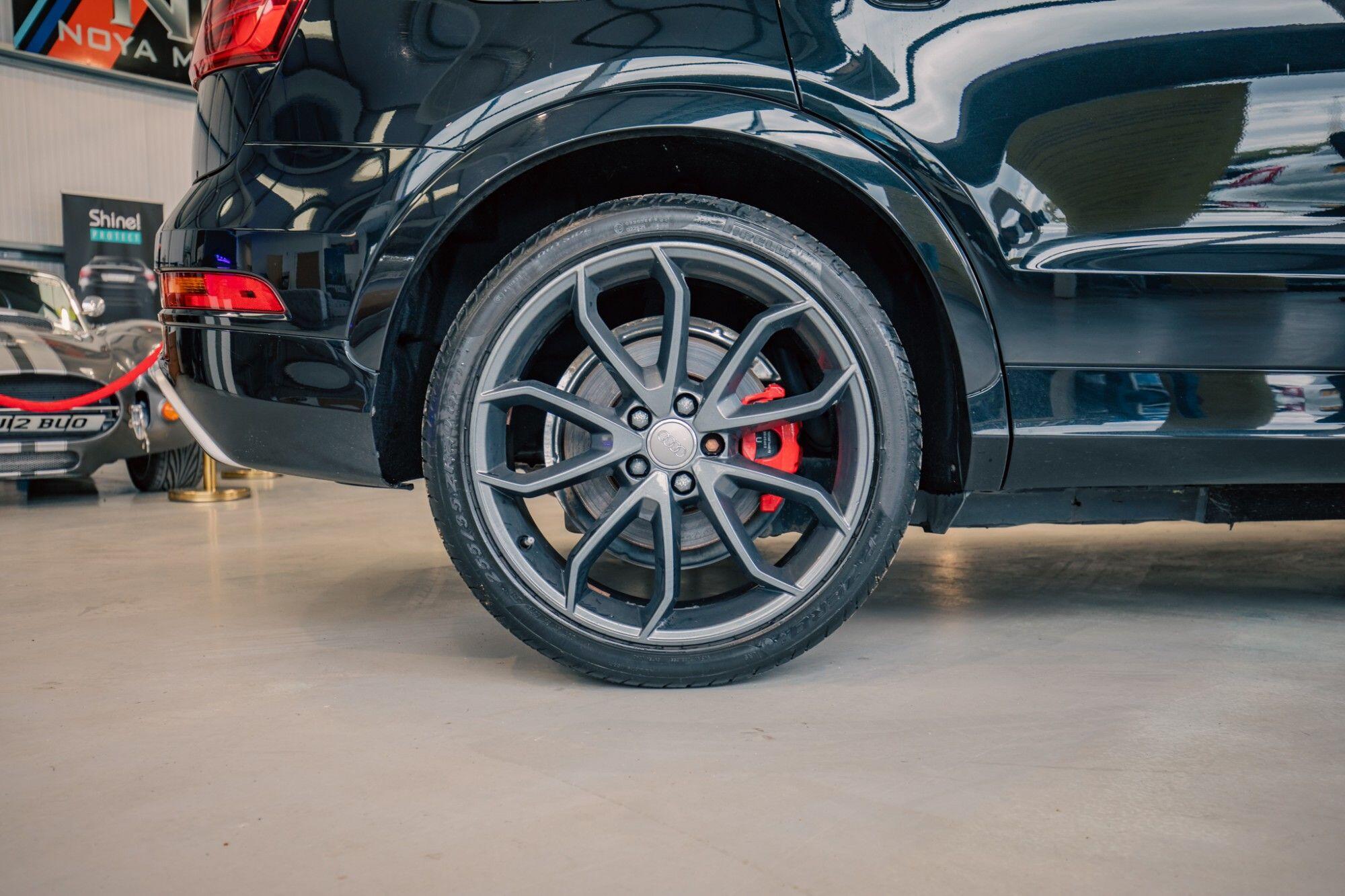Audi RS Q3 view 7