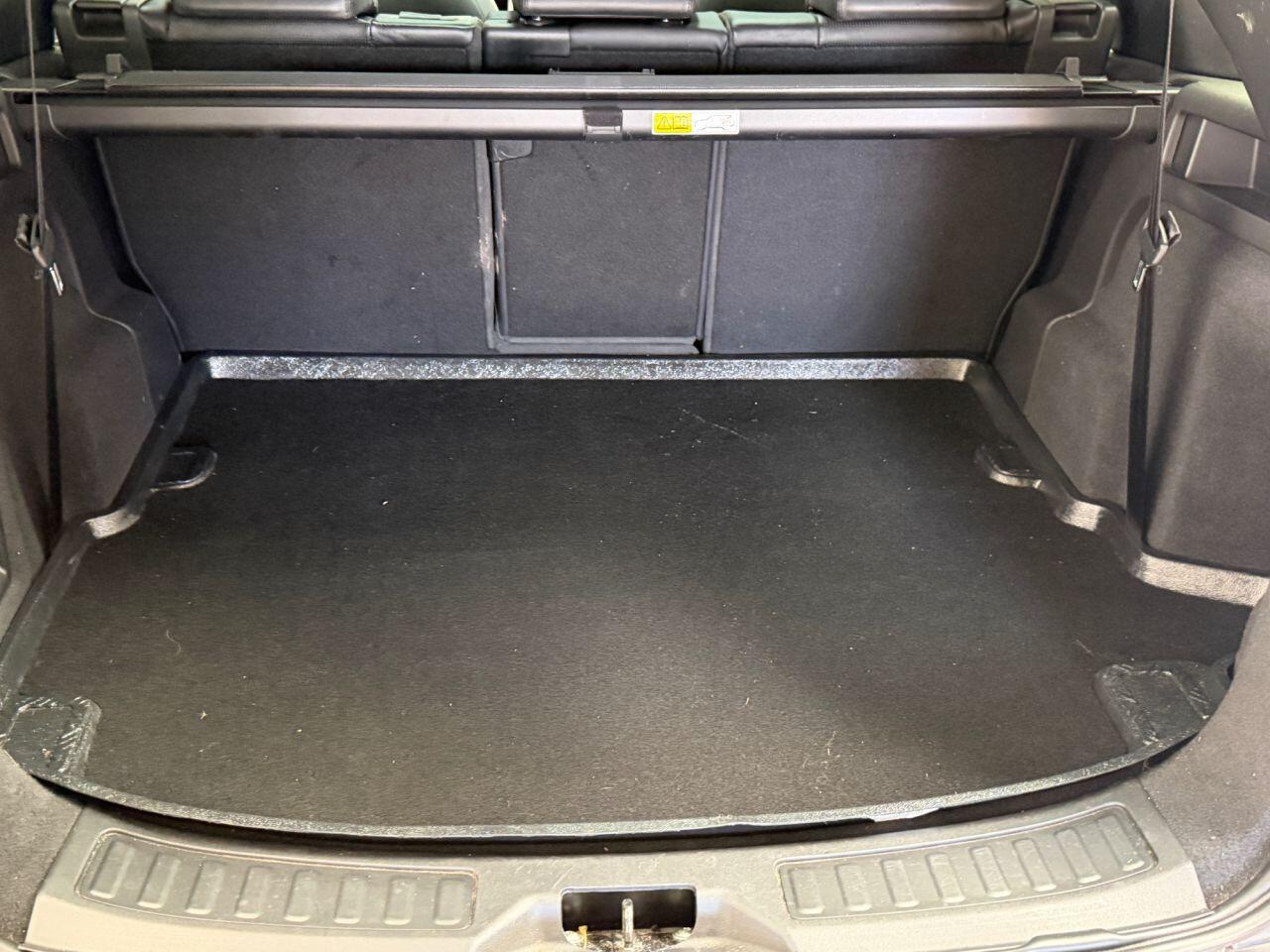 Land Rover Discovery Sport view 31