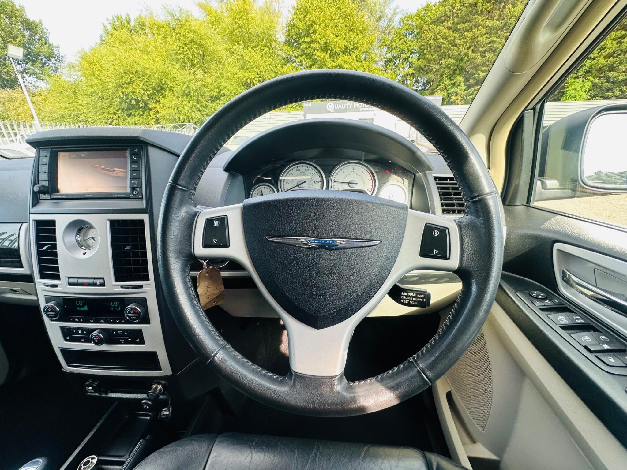 Chrysler Grand Voyager view 27