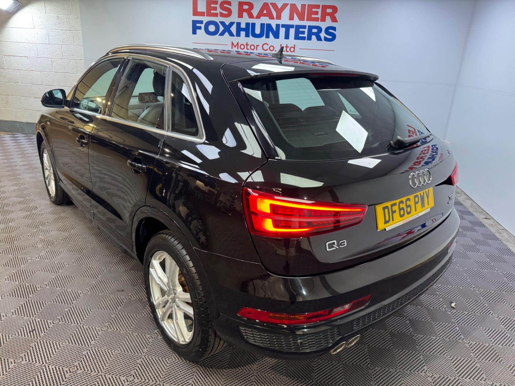 Audi Q3 view 25
