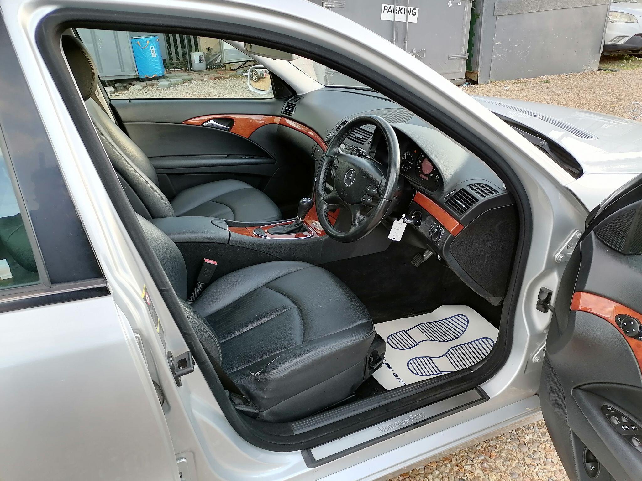 Mercedes-Benz E-Class view 37