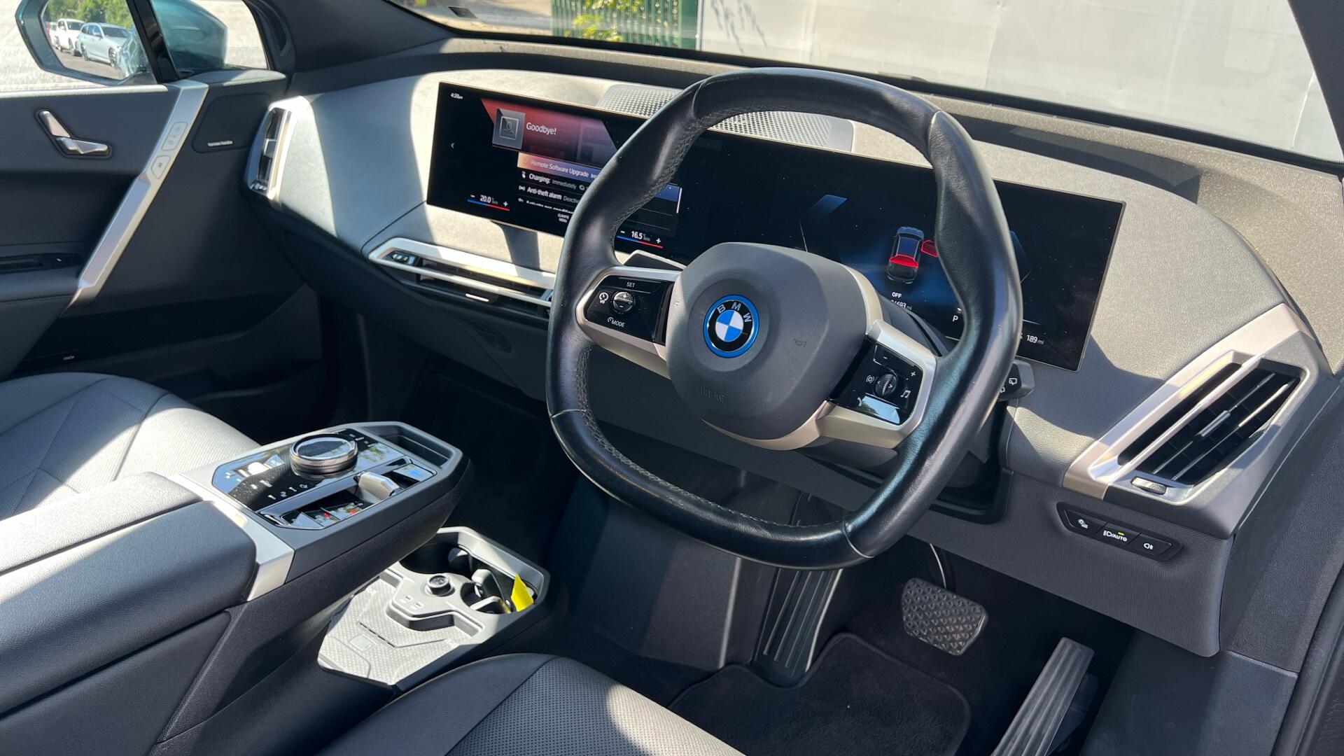 BMW Ix view 6