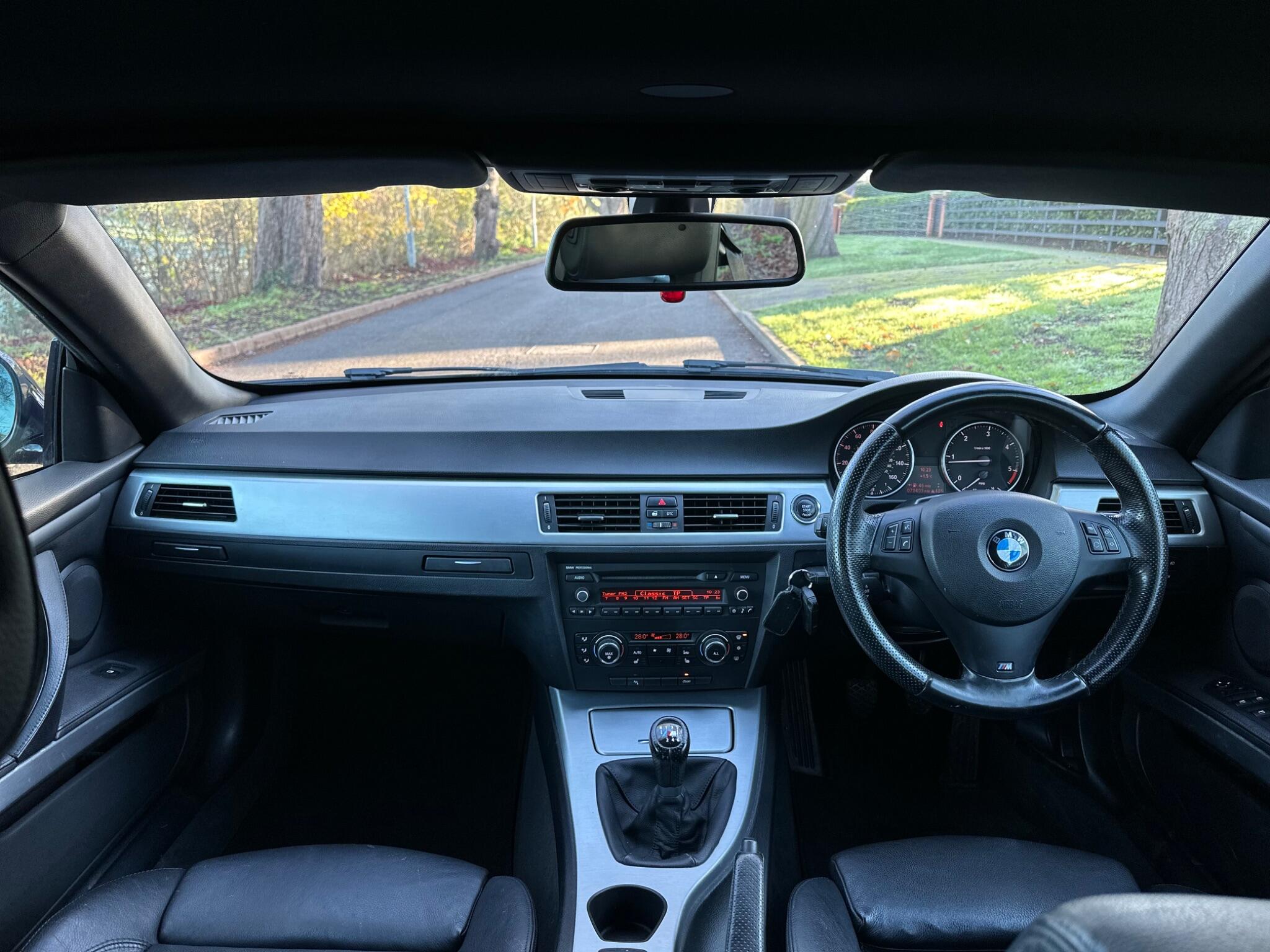 2010 BMW 3 Series image 34