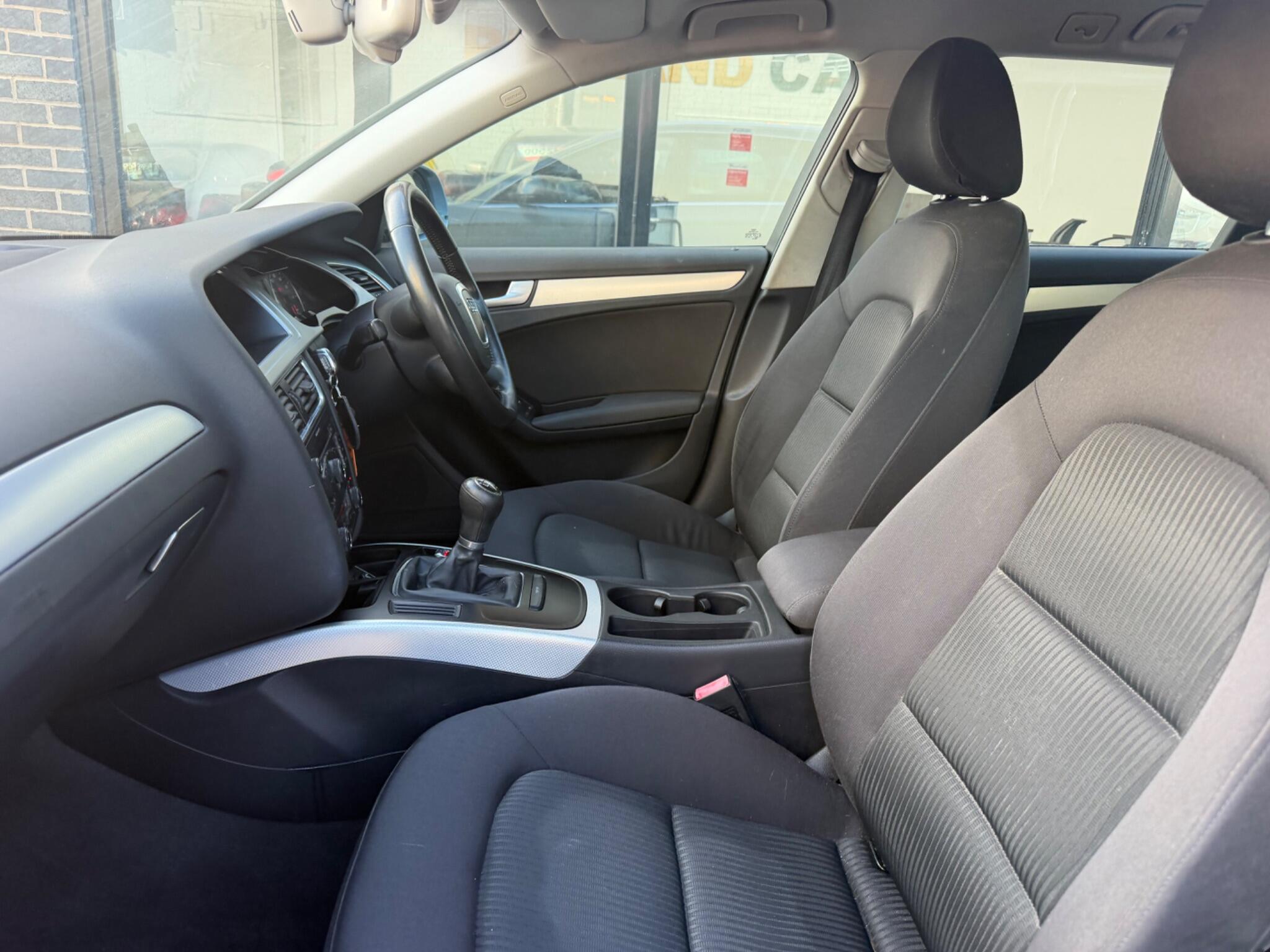 Audi A4 view 14