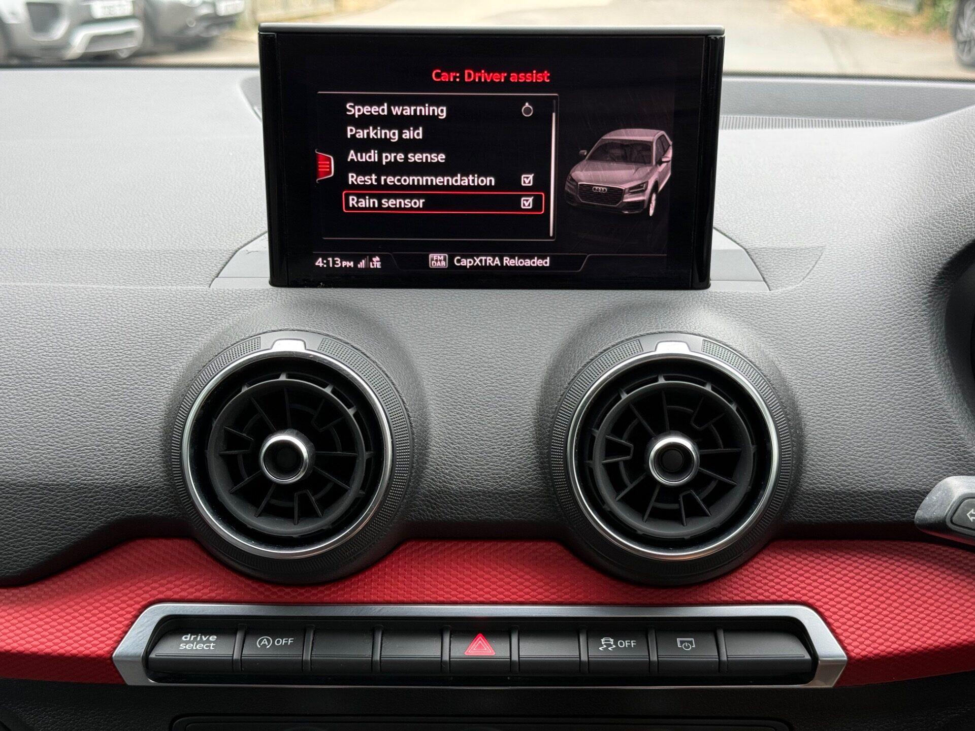 Audi Q2 view 36