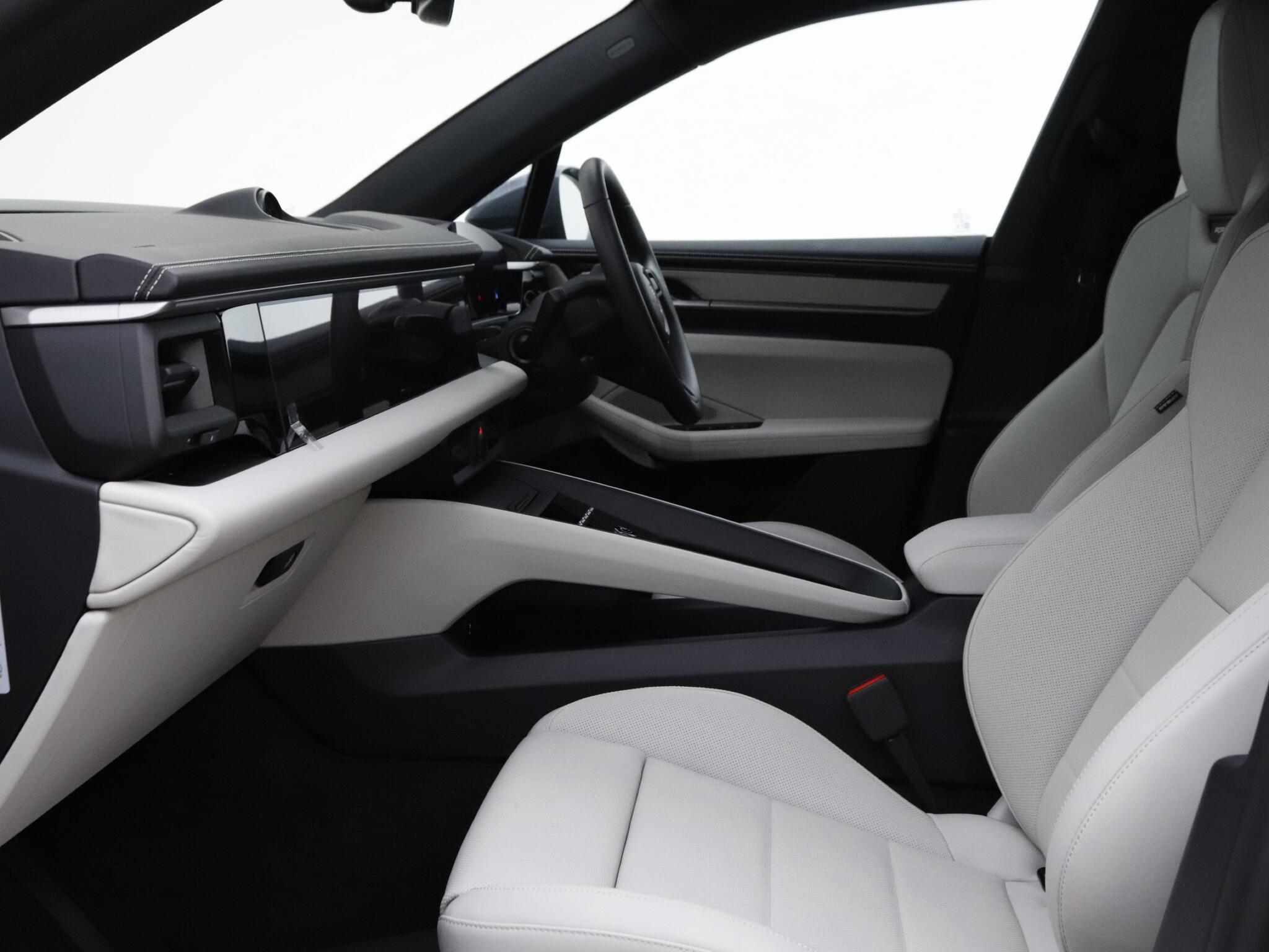 Porsche Macan view 22