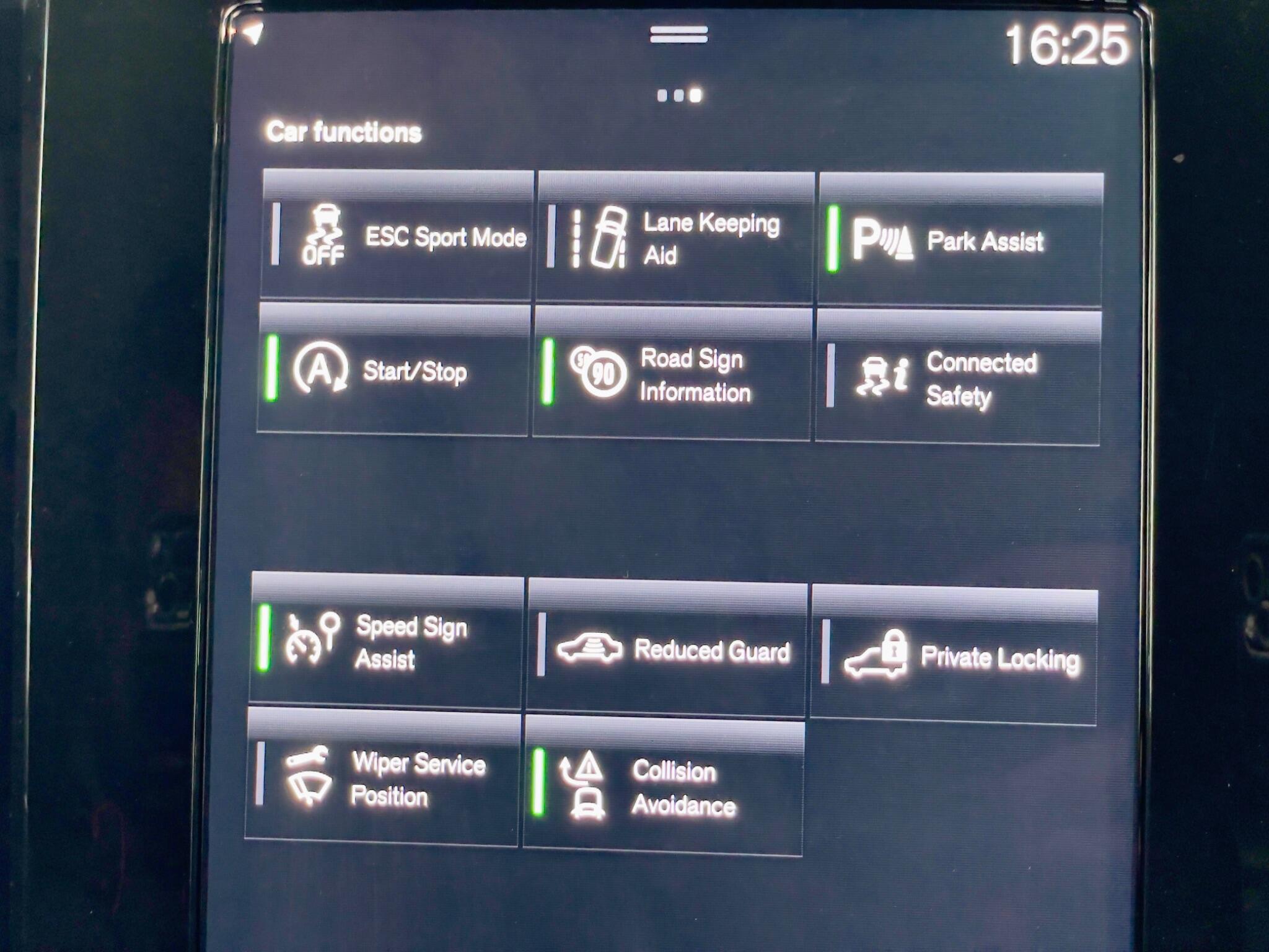 Volvo XC40 view 11