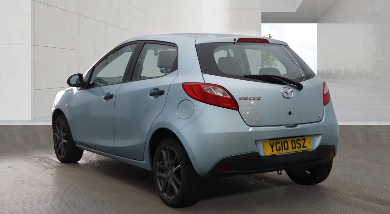 Mazda Mazda2 view 5