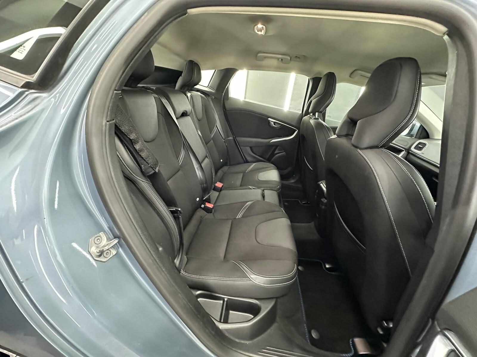 Volvo V40 view 23