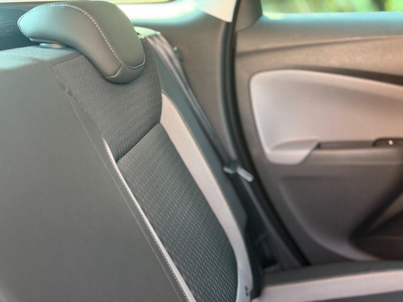 Vauxhall Crossland X view 33
