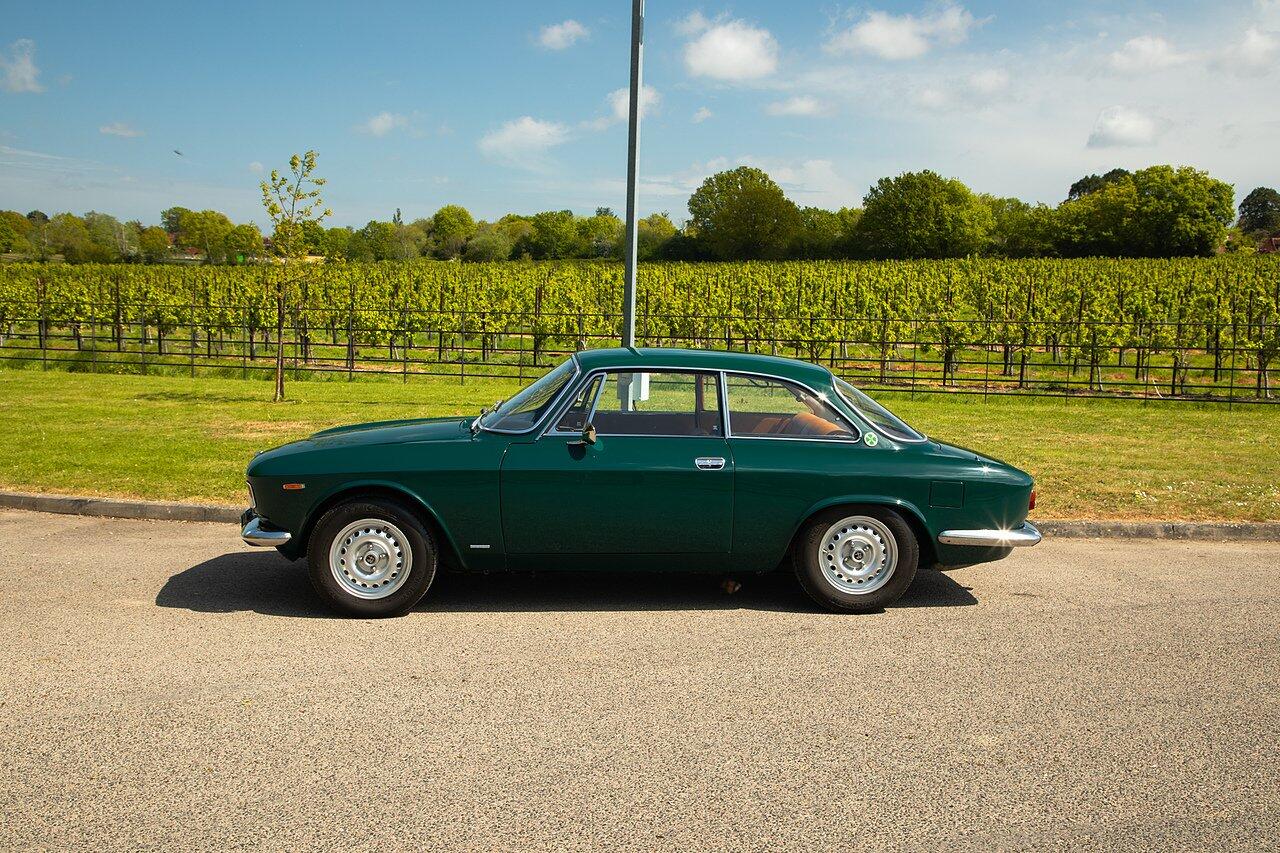 Alfa Romeo Giulia view 103