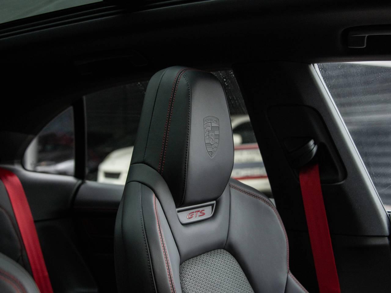 Porsche Macan view 34