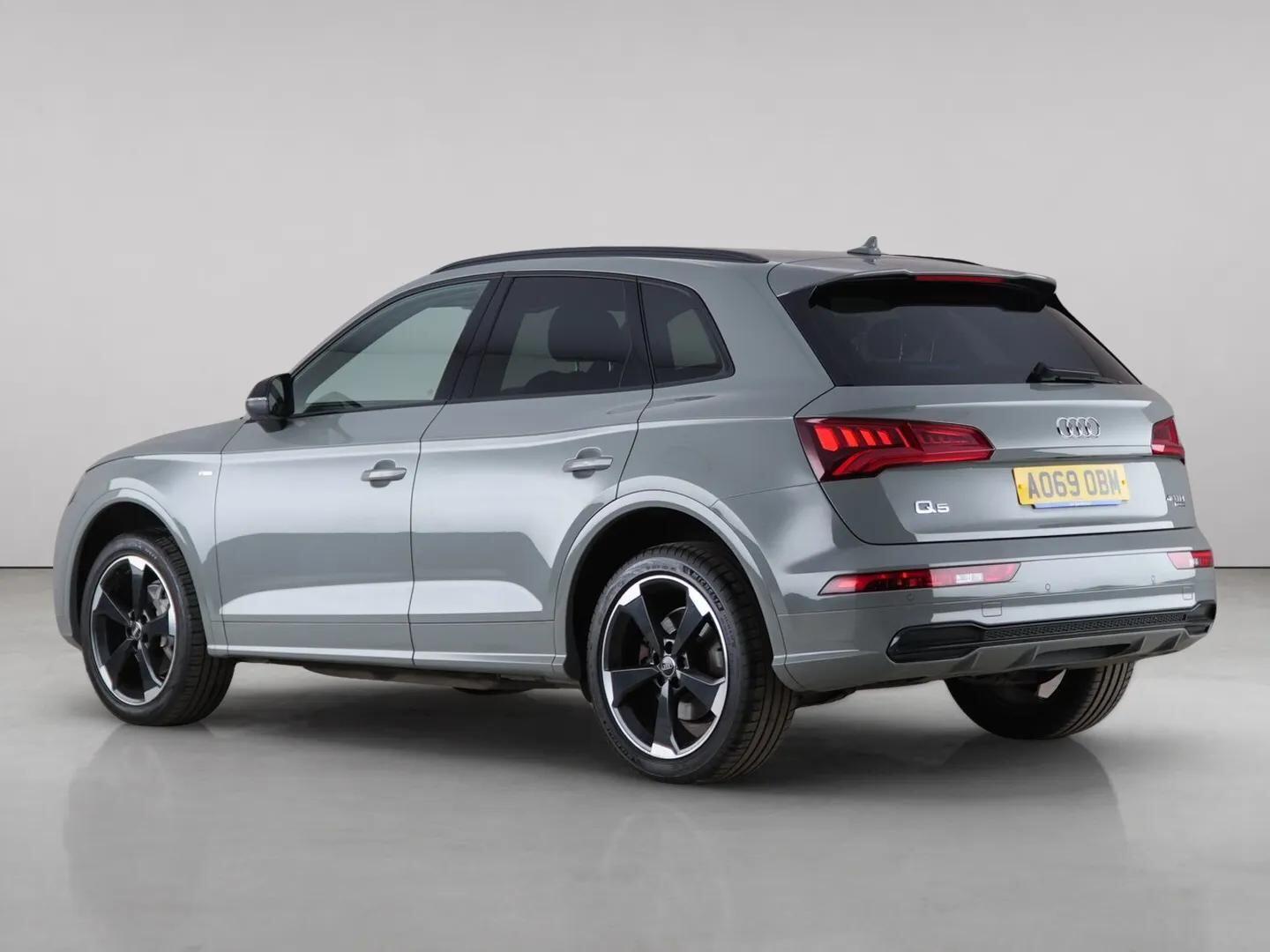 Audi Q5 view 6