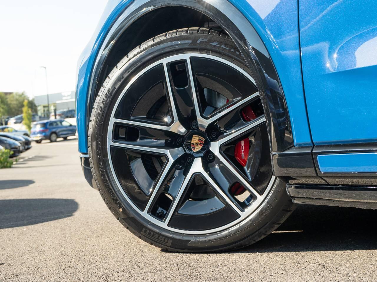 Porsche Cayenne view 52