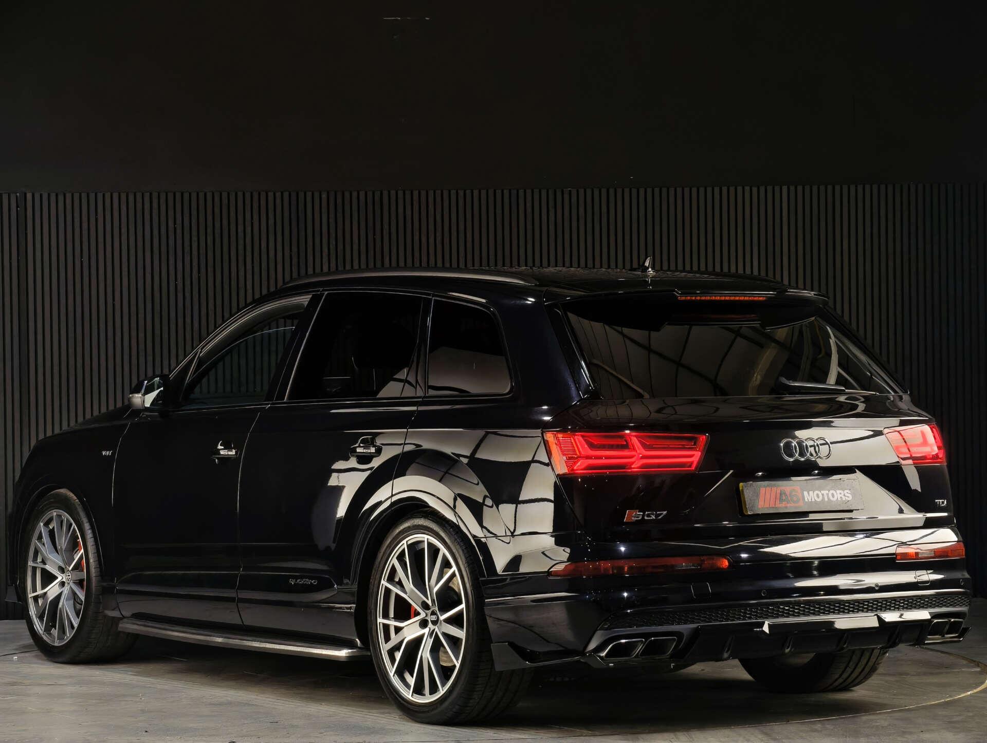 Audi SQ7 view 11