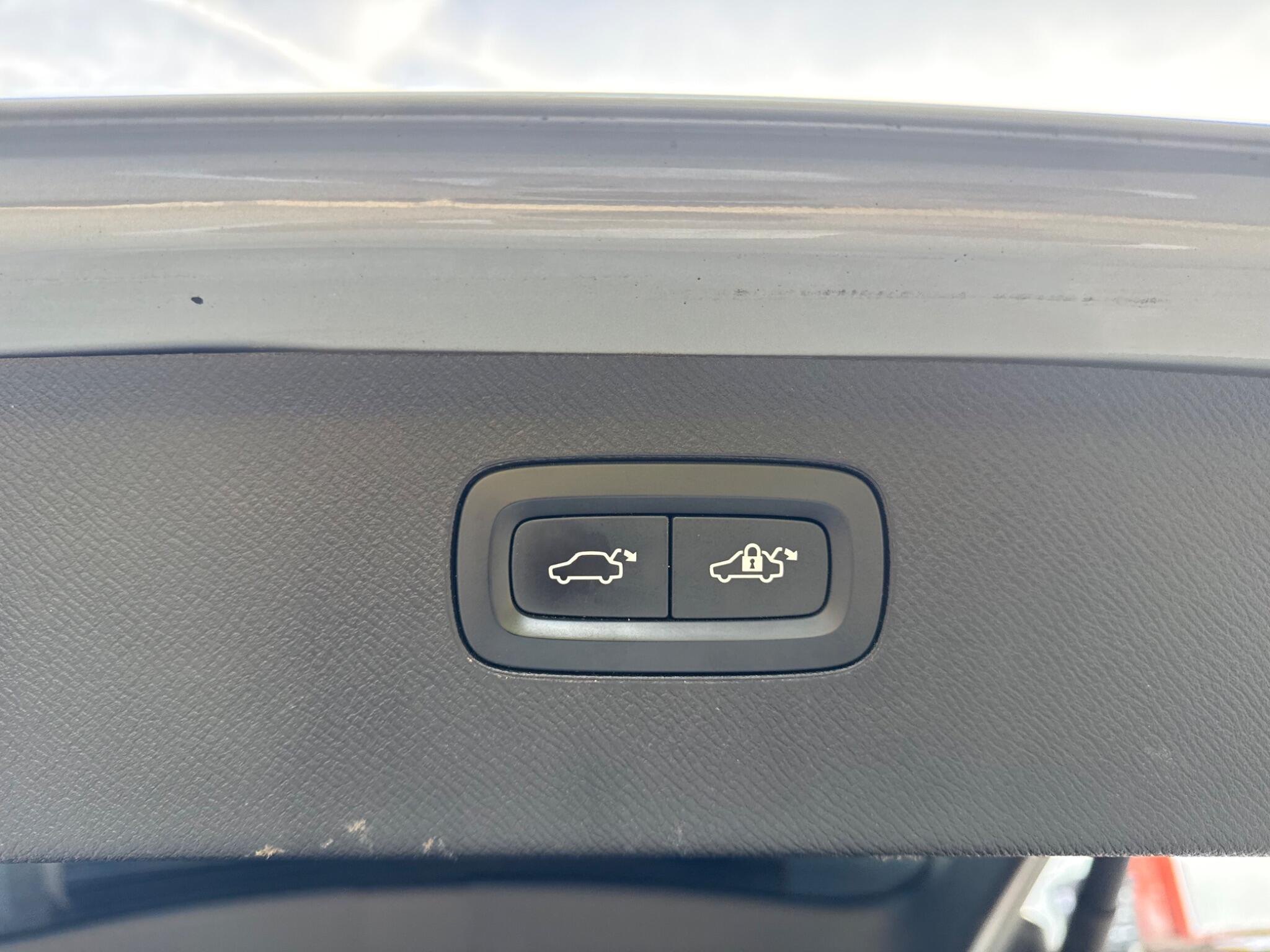 Volvo XC90 view 17