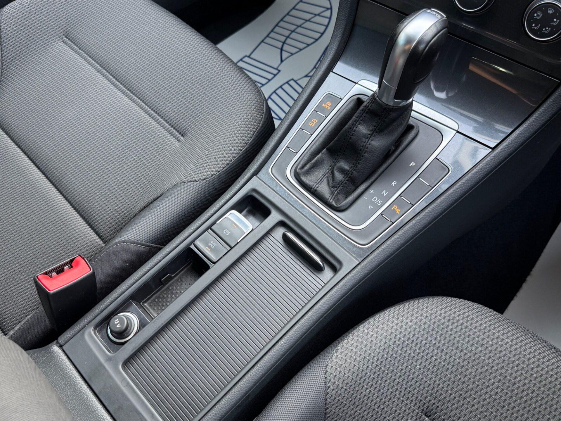 Volkswagen Golf view 10