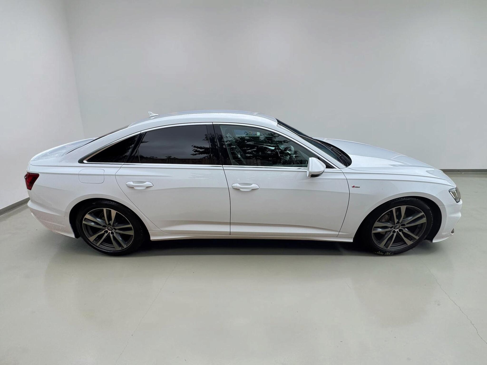 Audi A6 view 11
