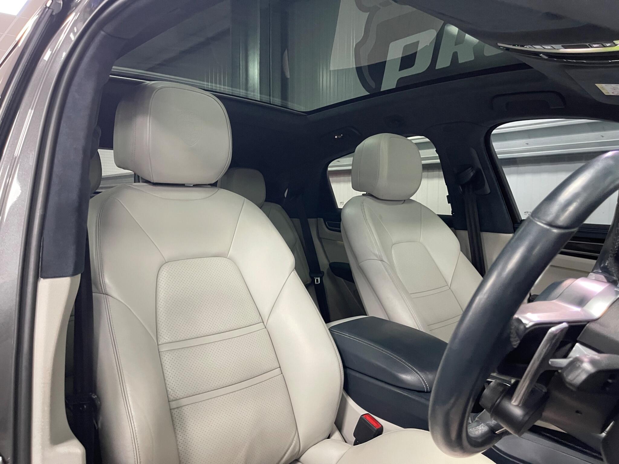 Porsche Cayenne view 37