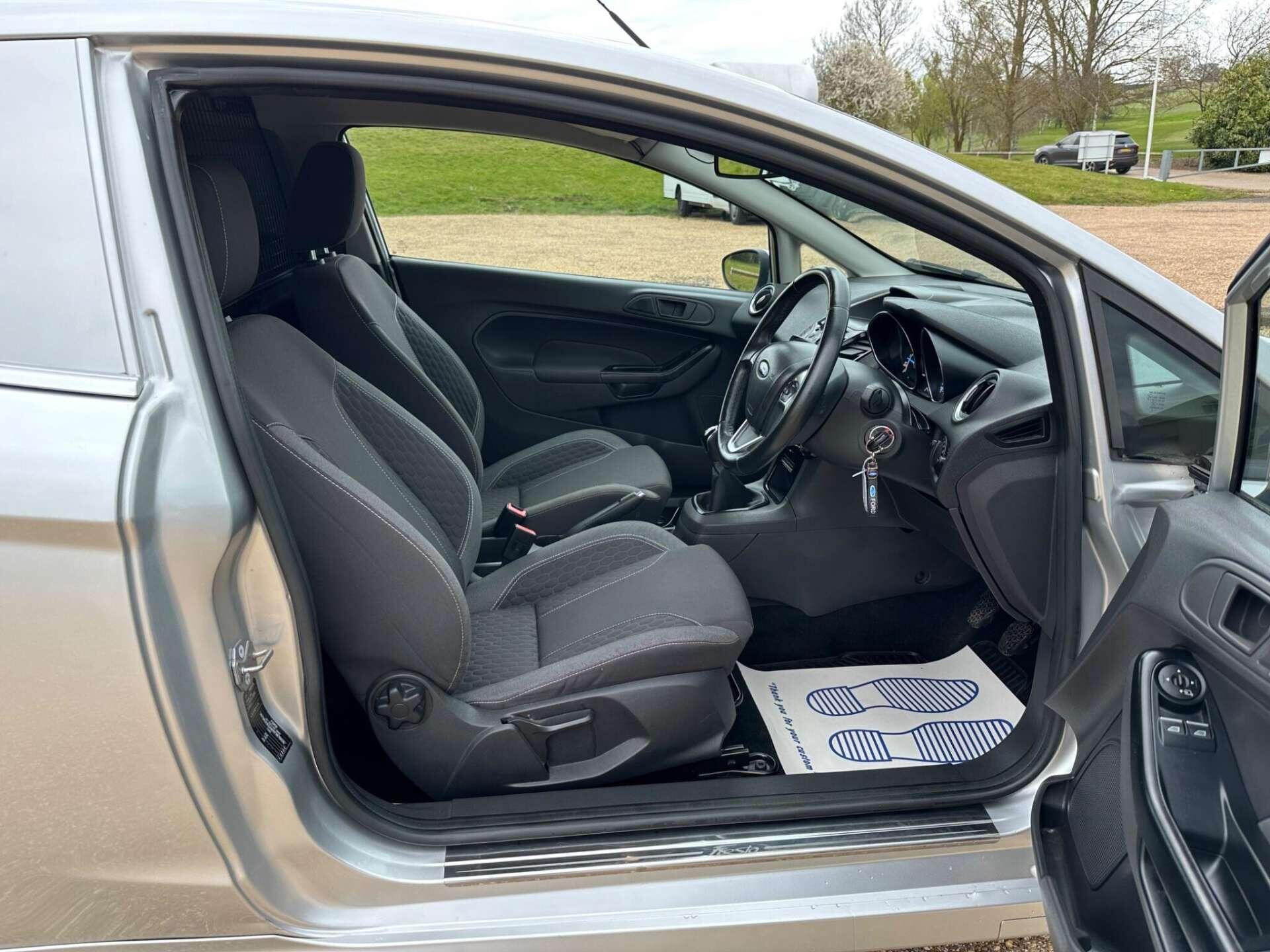 Ford Fiesta view 9